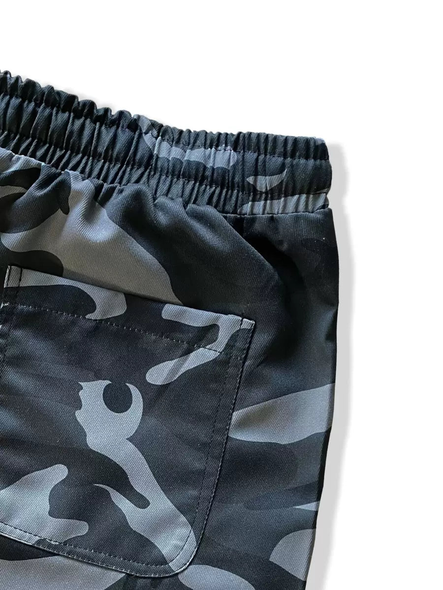 Pantalon cargo ample imprimé camouflage avec poches à rabat et cordon de serrage