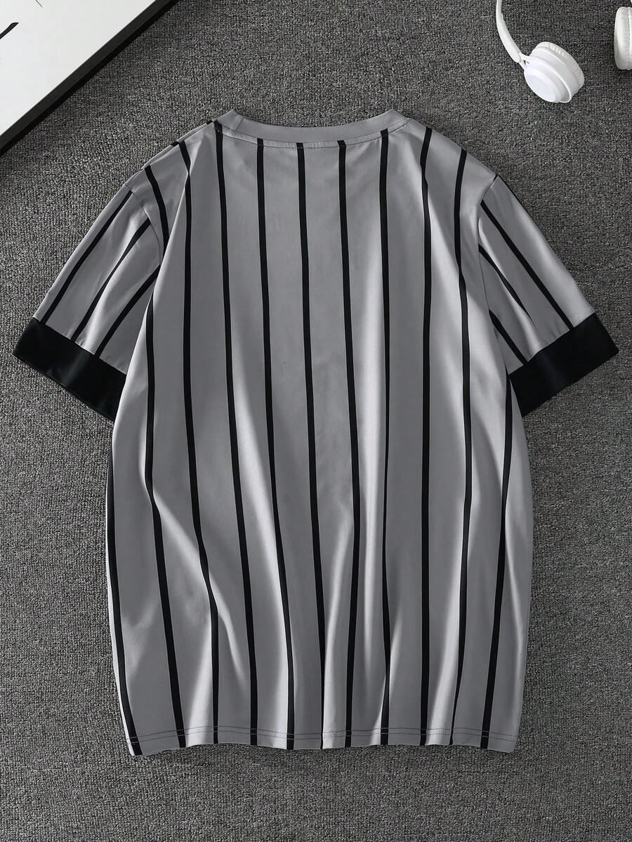 Chemise décontractée à manches courtes et rayures, col rond et coupe ample