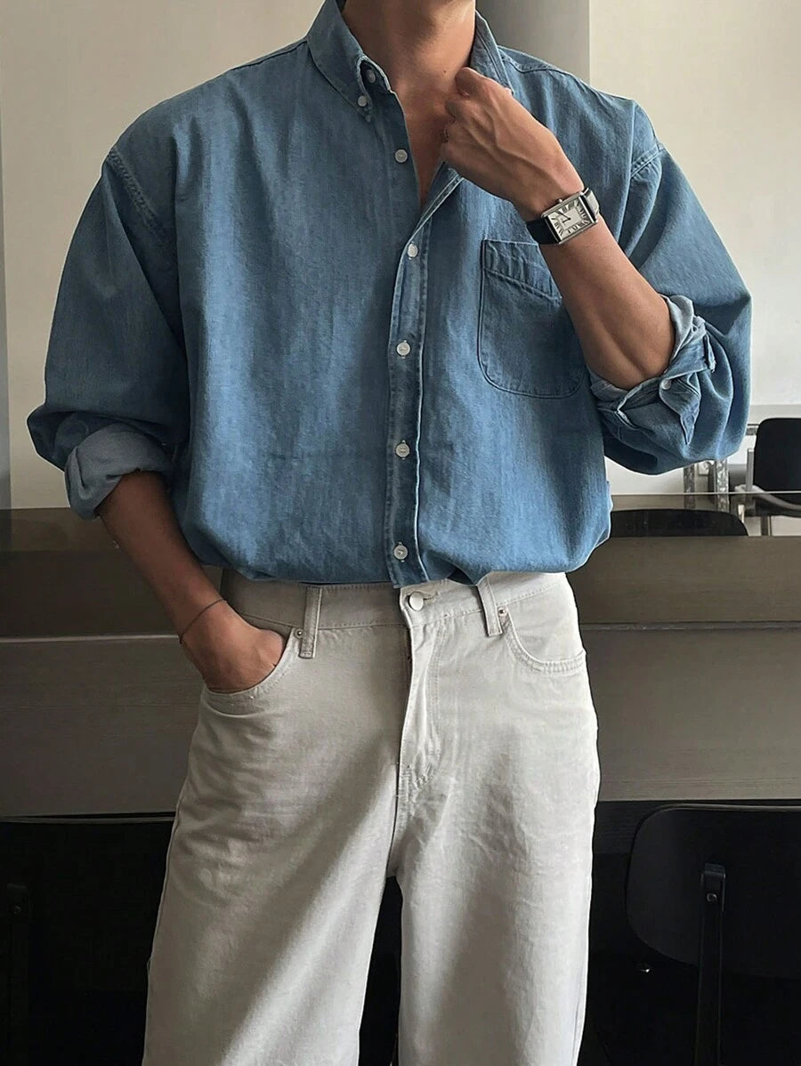 Chemise en jean boutonnée coupe classique avec poche plaquée pour homme