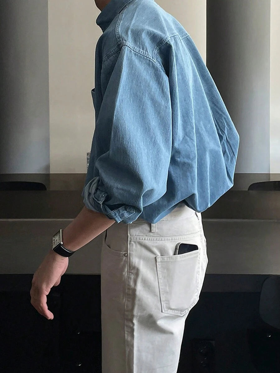 Chemise en jean boutonnée coupe classique avec poche plaquée pour homme