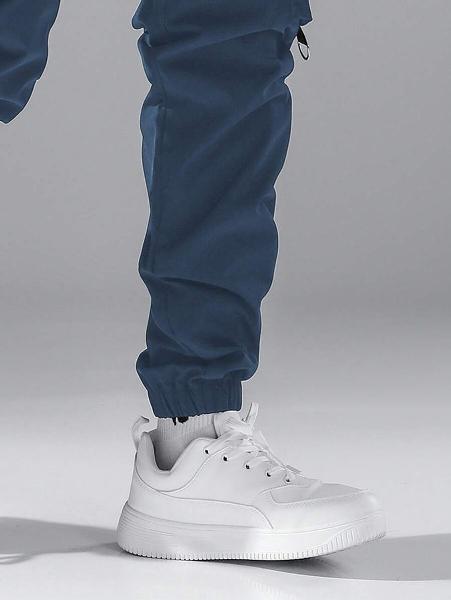Pantalon cargo ample avec poches à rabat et cordons de serrage pour homme