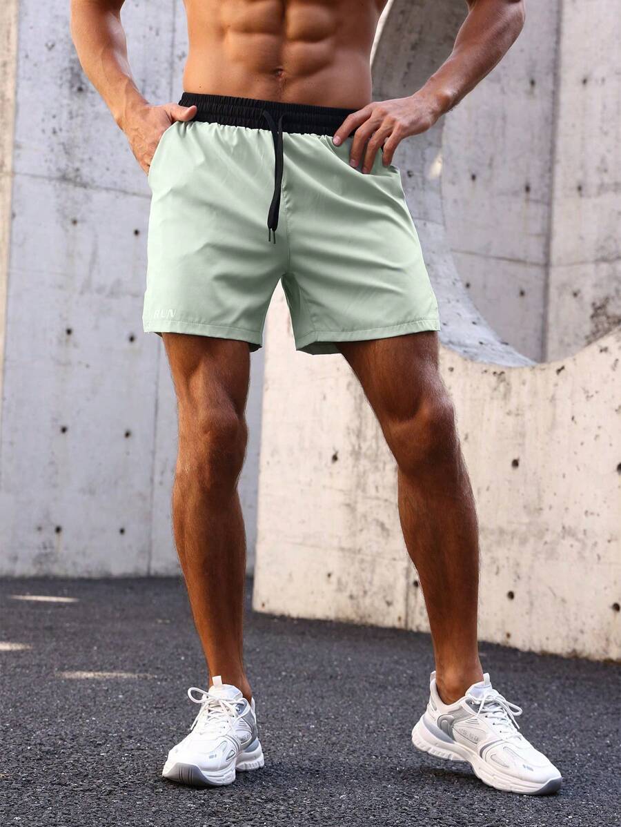 Shorts de sport avec taille élastique, poches larges et inscription