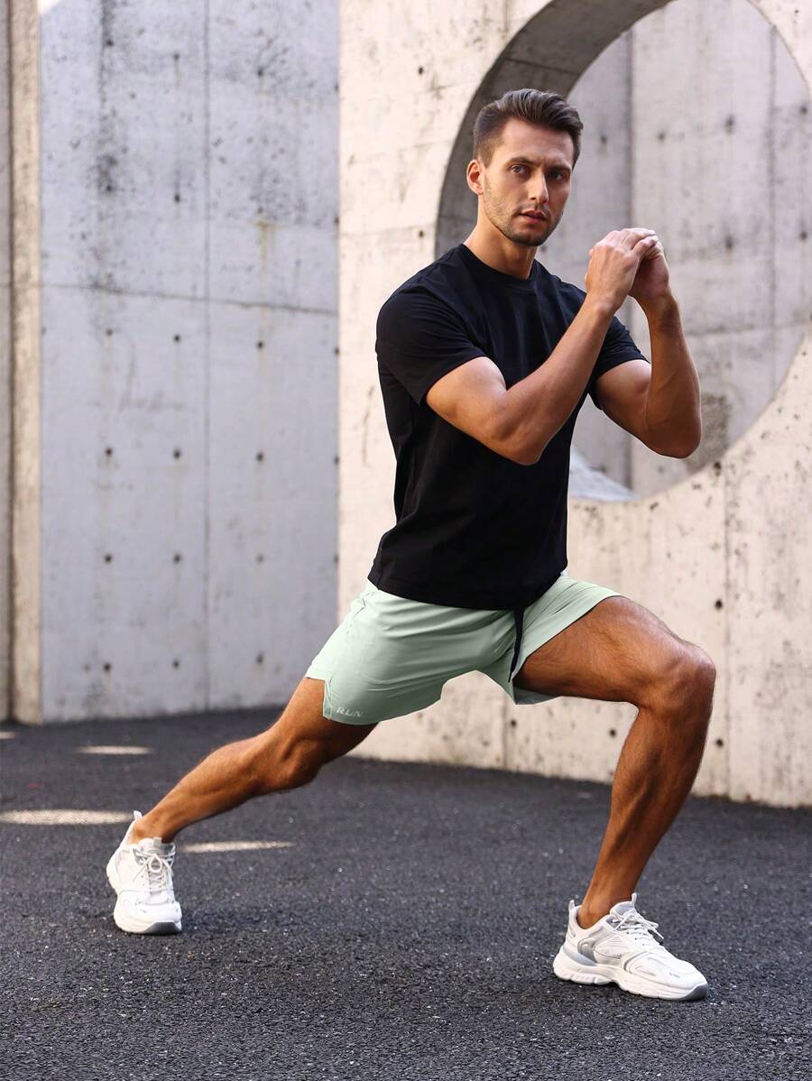 Shorts de sport avec taille élastique, poches larges et inscription