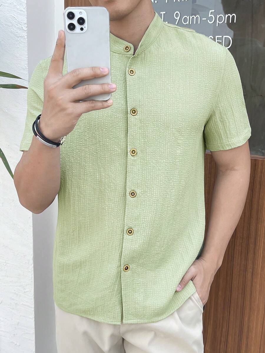 Chemise boutonnée classique à col chinois avec texture pour homme