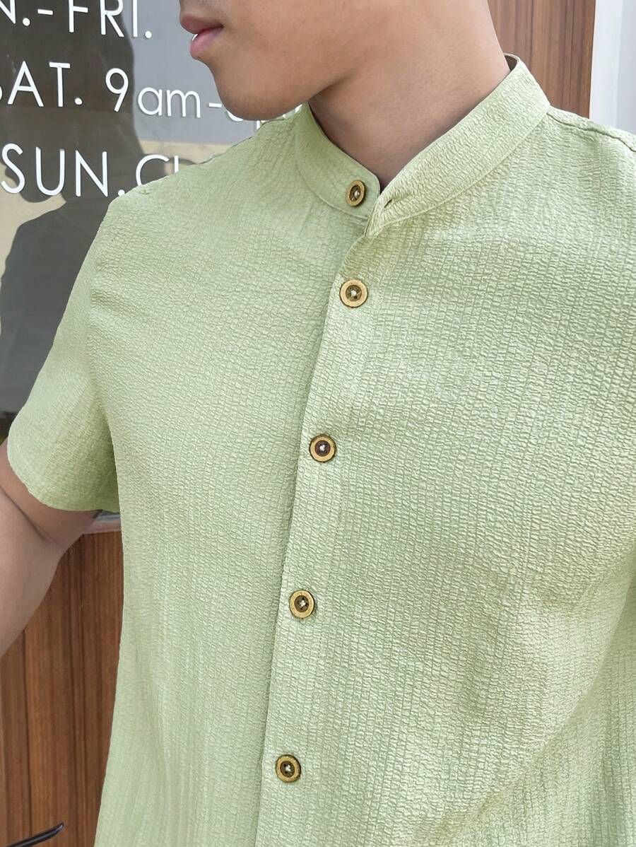 Chemise boutonnée classique à col chinois avec texture pour homme