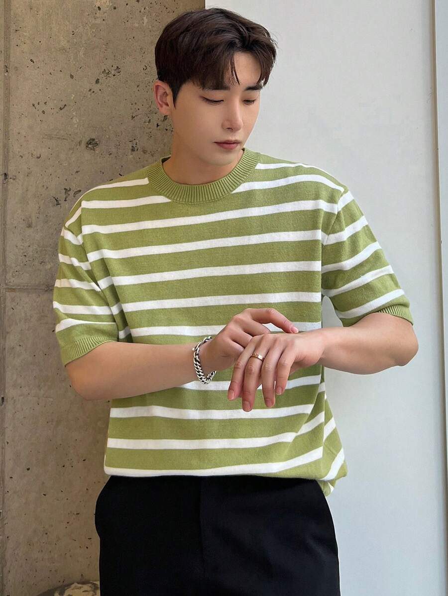 Chemise en tricot à rayures et épaules tombantes avec col rond pour homme