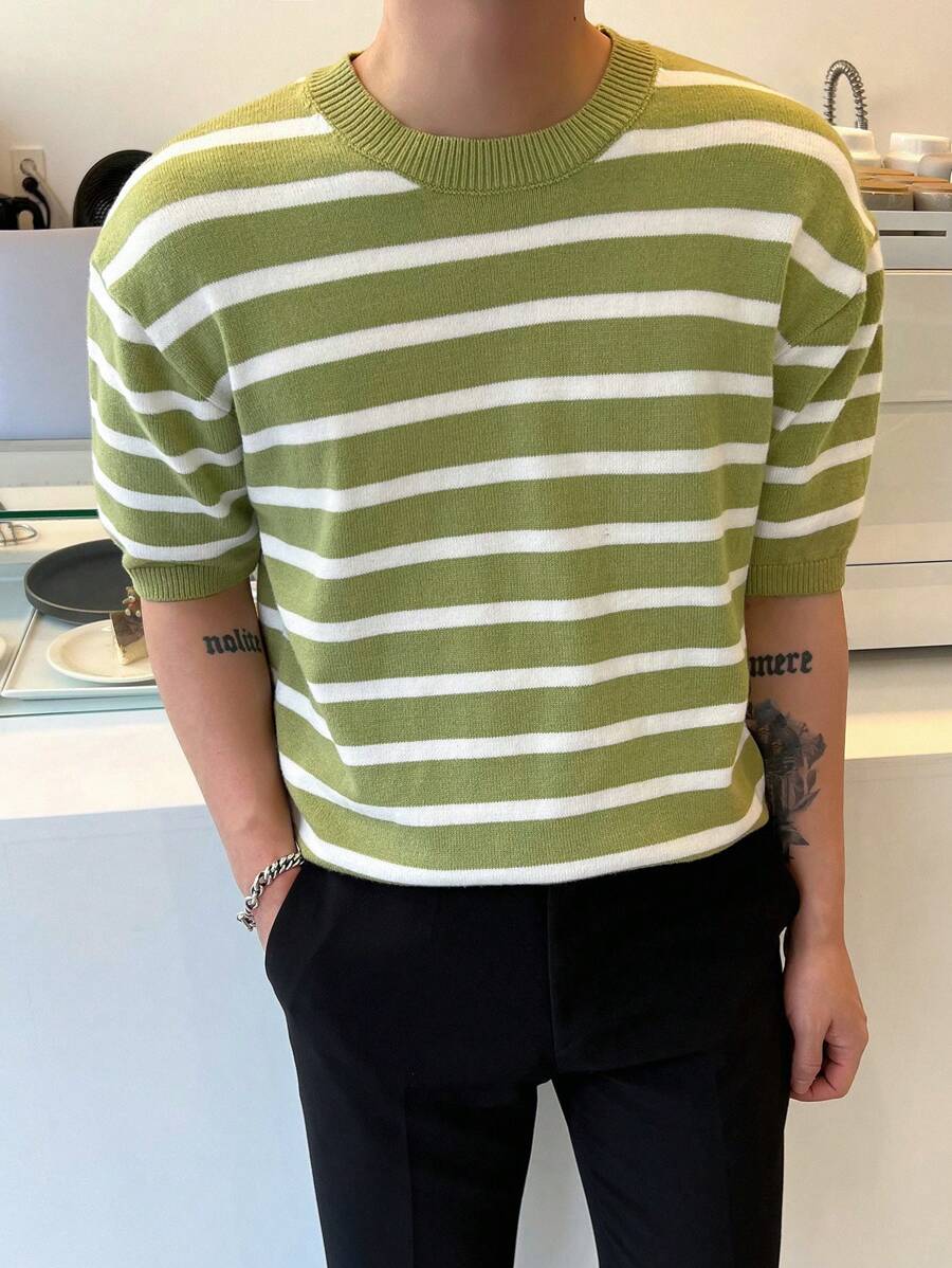 Chemise en tricot à rayures et épaules tombantes avec col rond pour homme