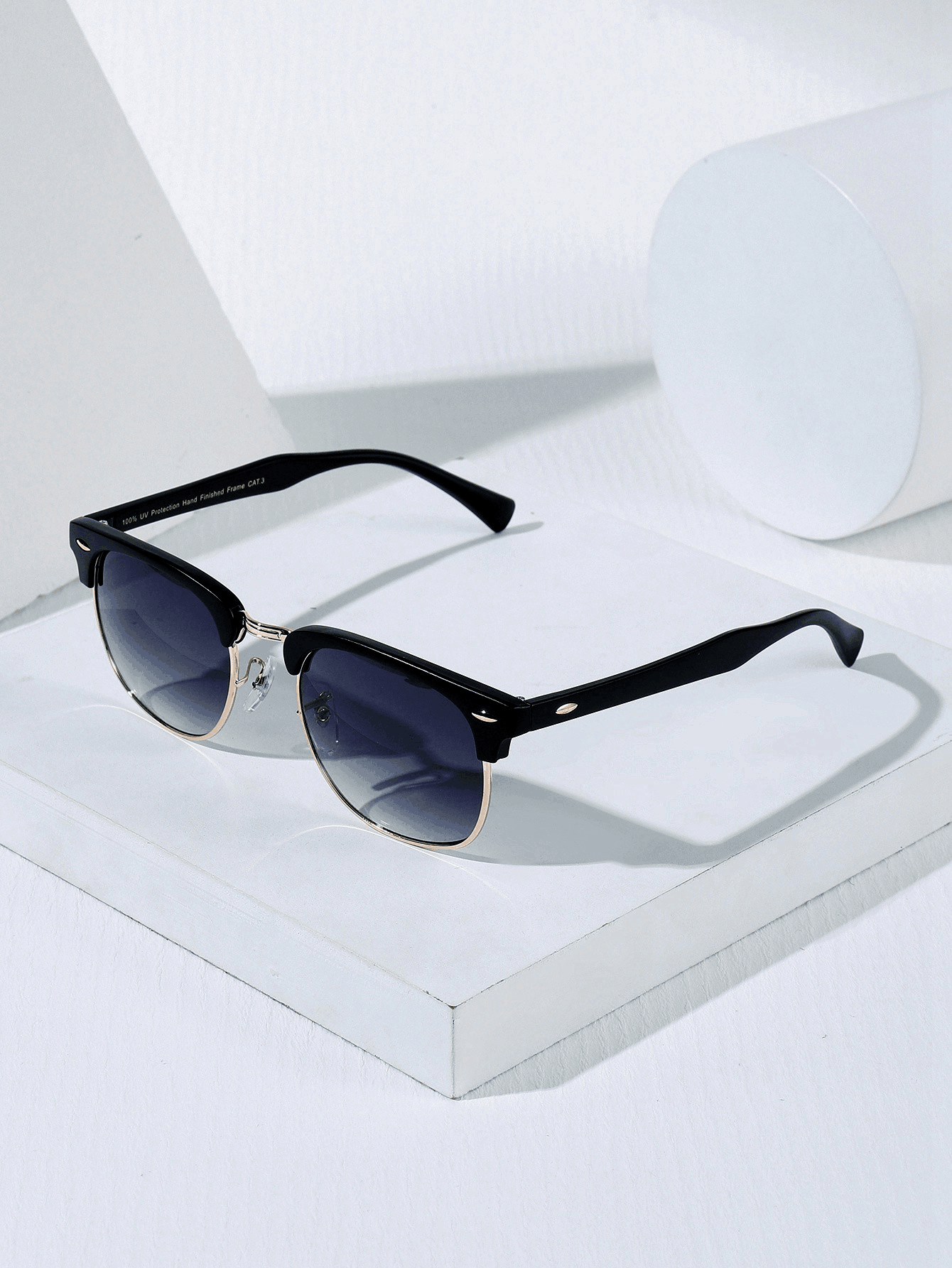 Lunettes de soleil à monture métallique avec verres réfléchissants dégradés