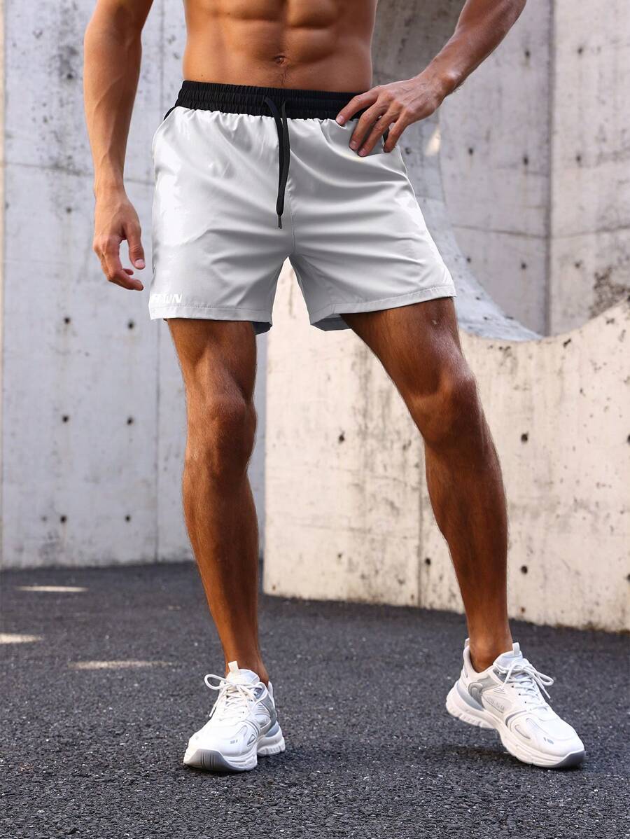 Shorts de sport avec taille élastique, poches larges et inscription