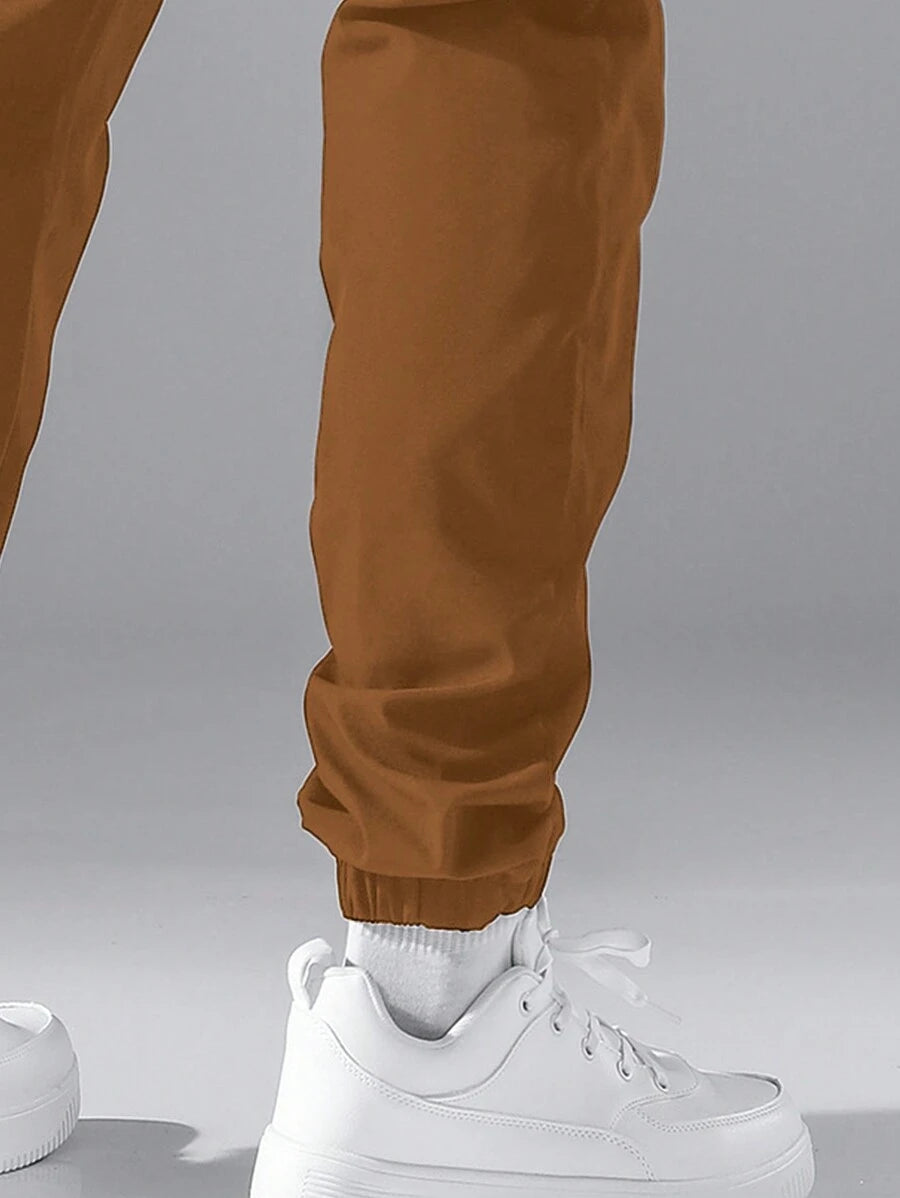 Pantalon cargo ample avec poches à rabat et cordons de serrage pour homme