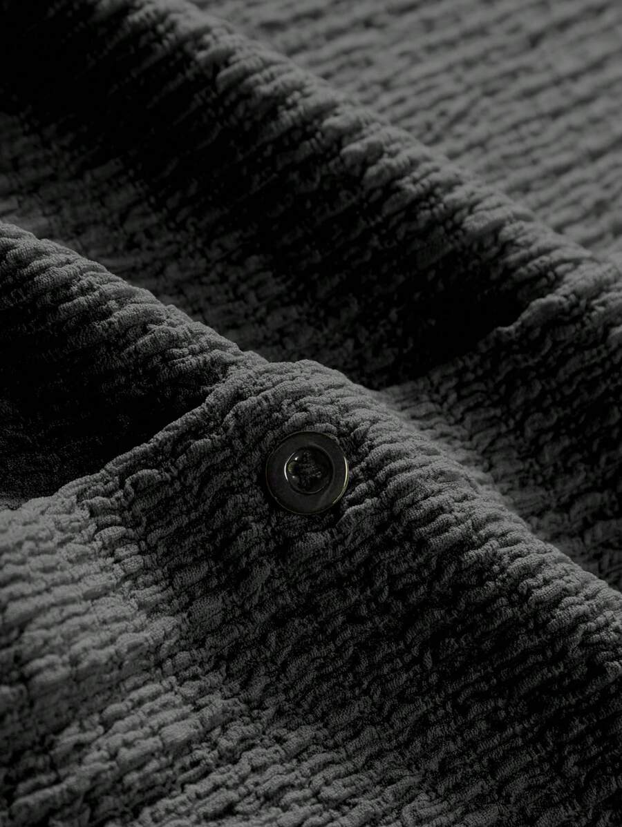 Chemise boutonnée texturée plissée en tricot de style décontracté pour hommes