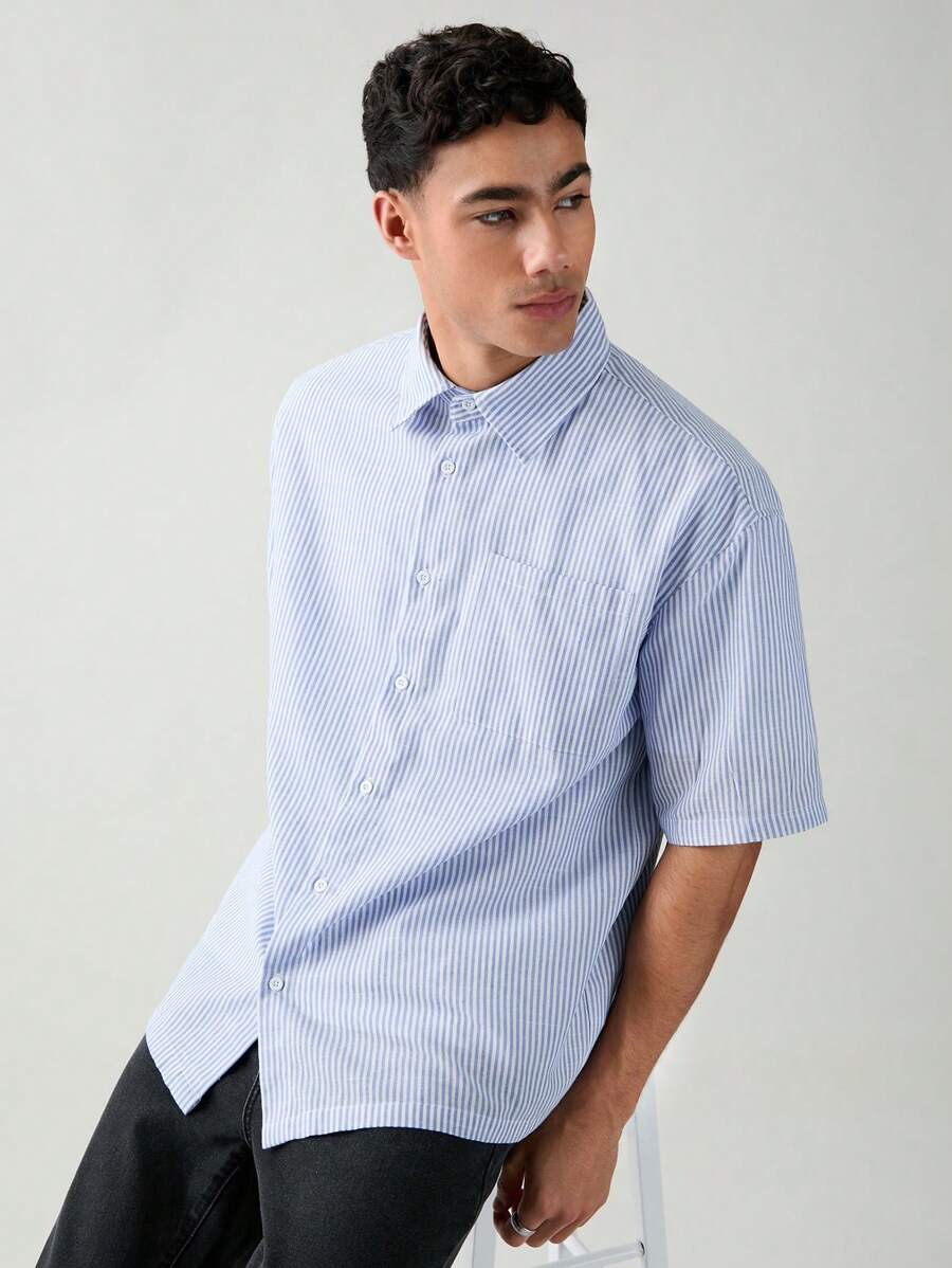 Chemise boutonnée à manches courtes et rayures tissées avec poche poitrine