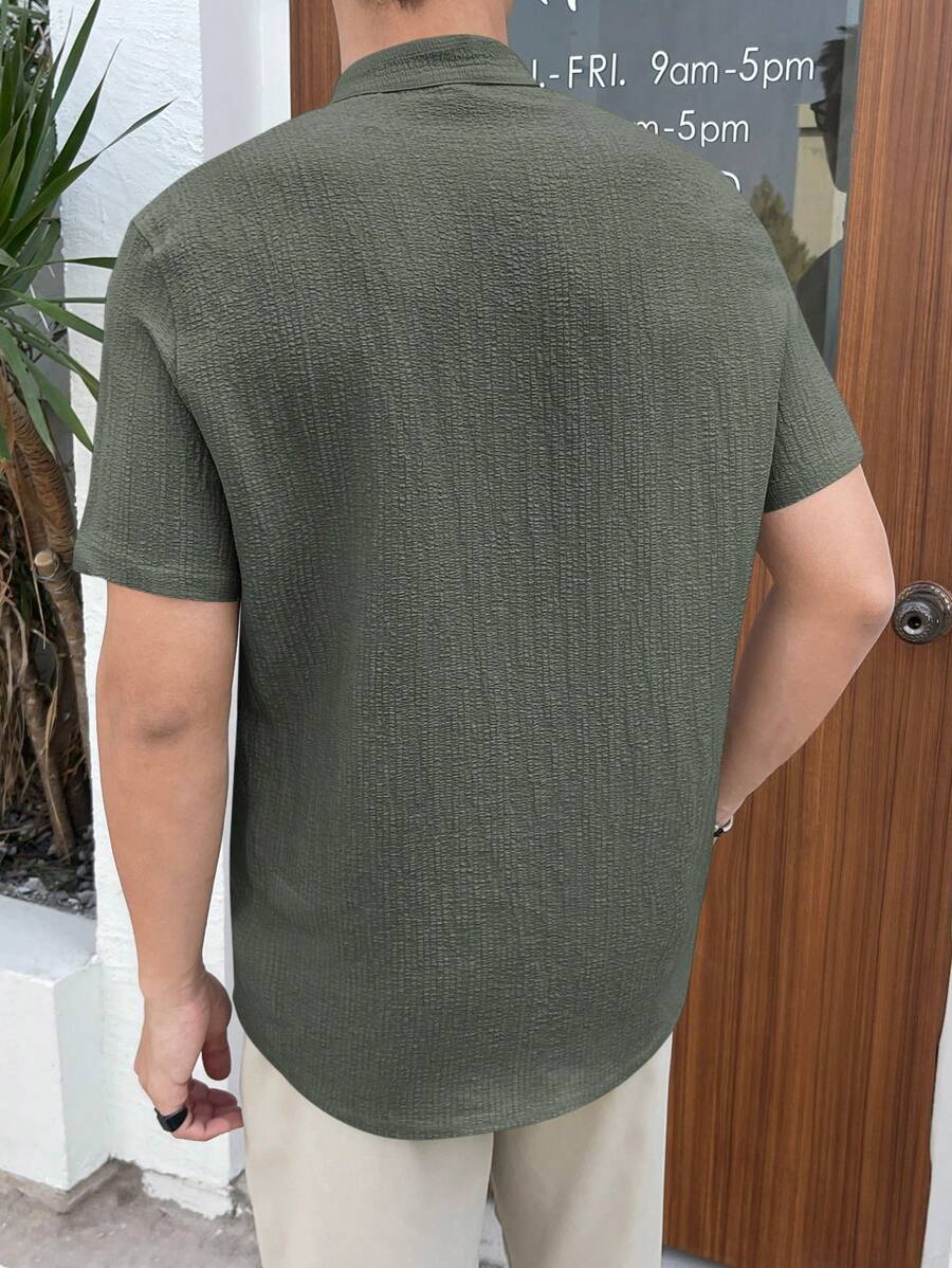 Chemise boutonnée classique à col chinois avec texture pour homme