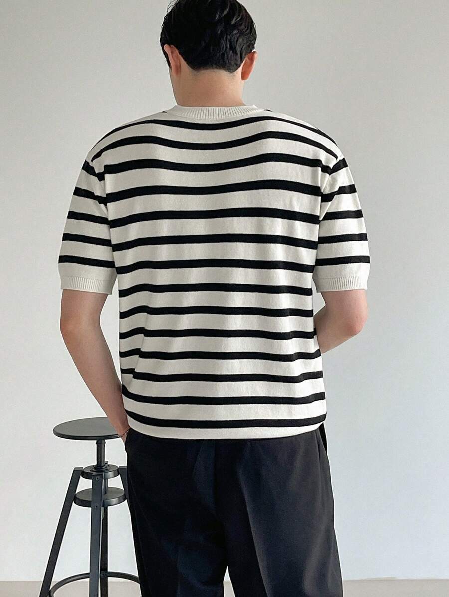 Chemise en tricot à rayures et épaules tombantes avec col rond pour homme