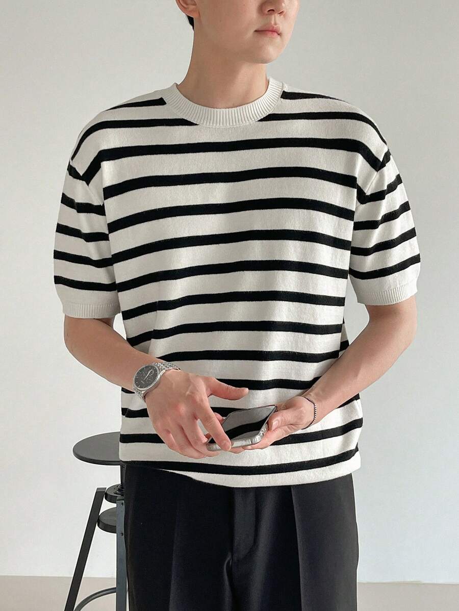 Chemise en tricot à rayures et épaules tombantes avec col rond pour homme