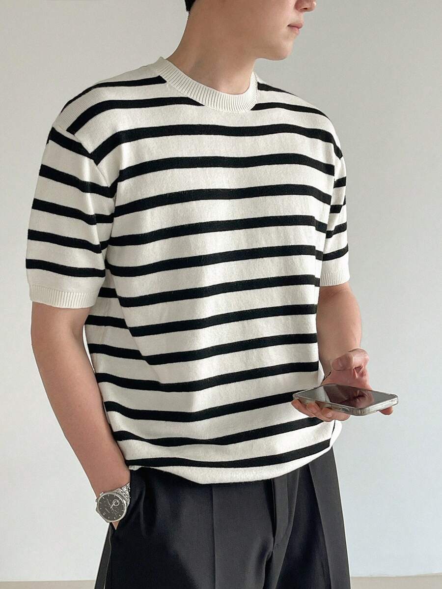 Chemise en tricot à rayures et épaules tombantes avec col rond pour homme