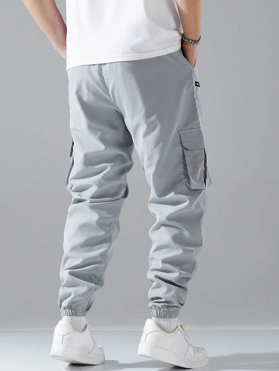 Pantalon cargo ample avec poches à rabat et cordons de serrage pour homme