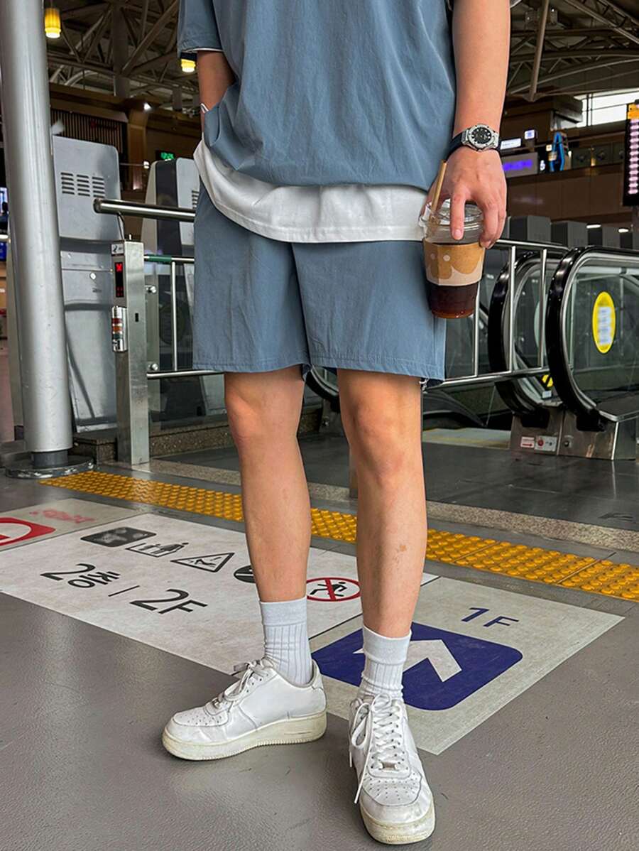 Moderne et décontracté deux ensembles, chemise zippée et short – Tenue d'été