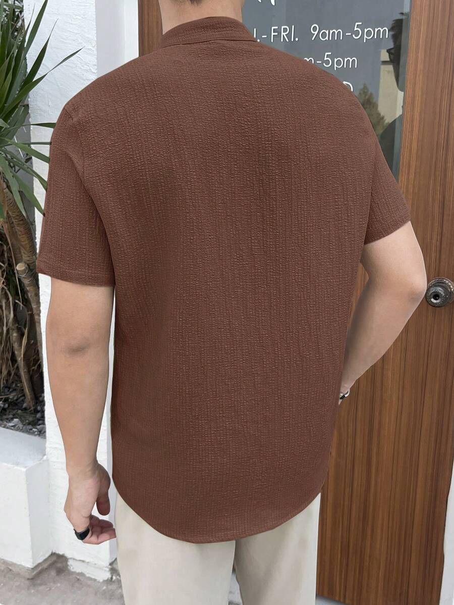 Chemise boutonnée classique à col chinois avec texture pour homme