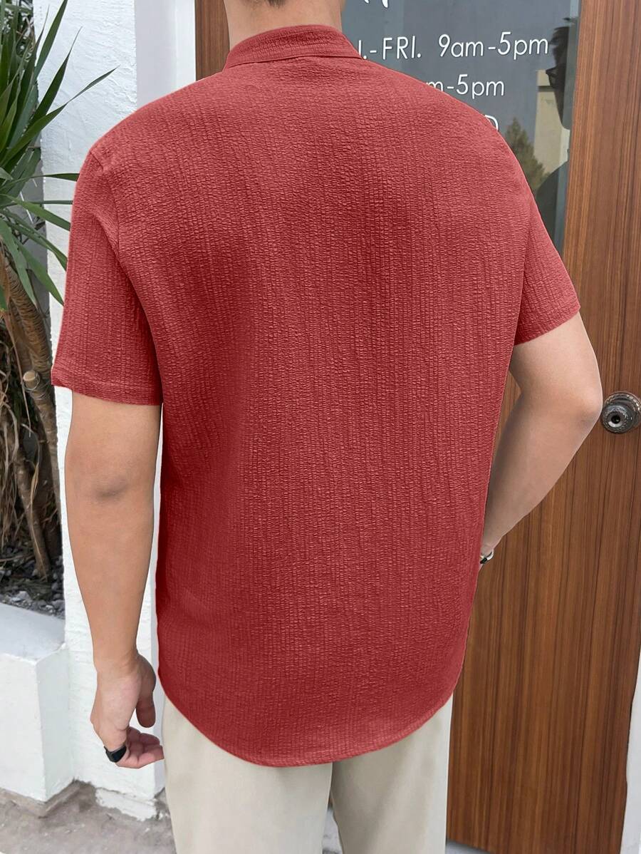 Chemise boutonnée classique à col chinois avec texture pour homme