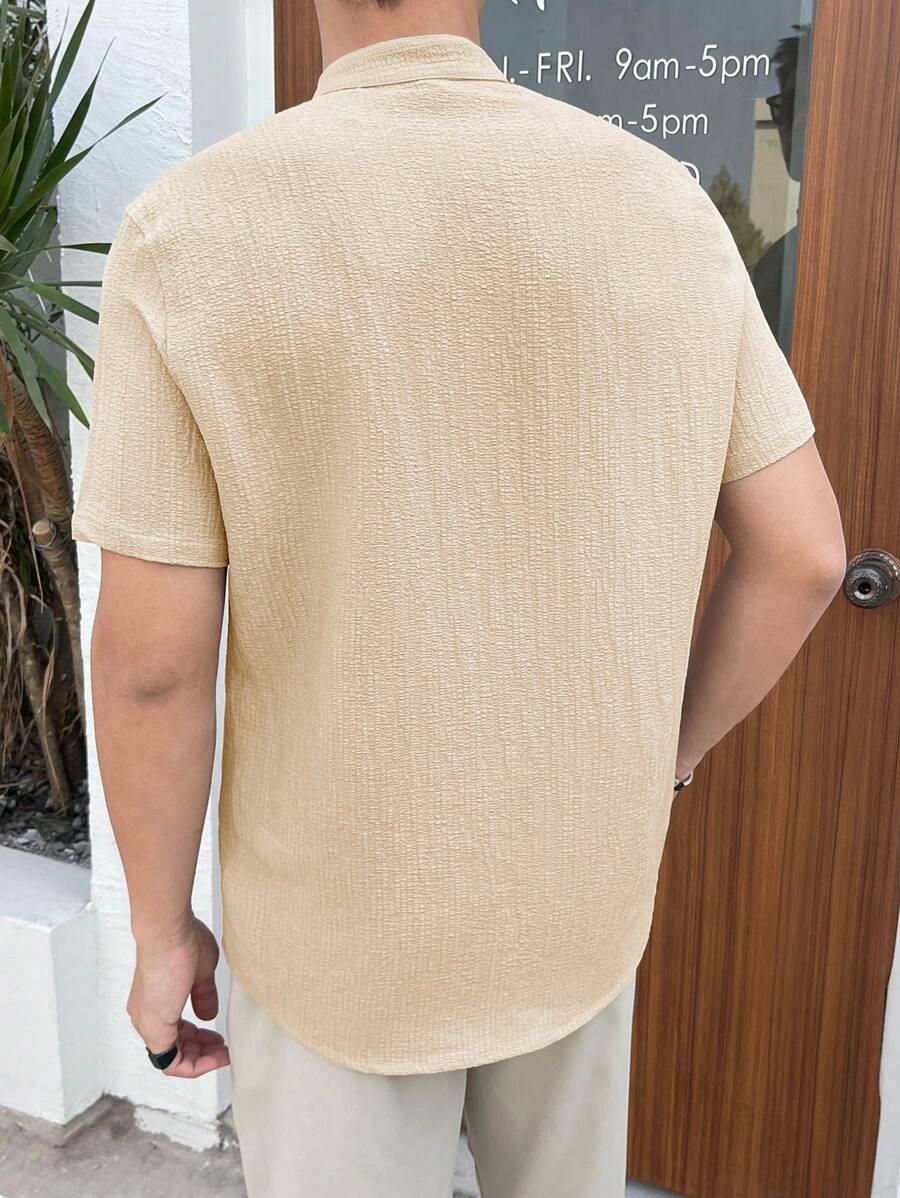 Chemise boutonnée classique à col chinois avec texture pour homme