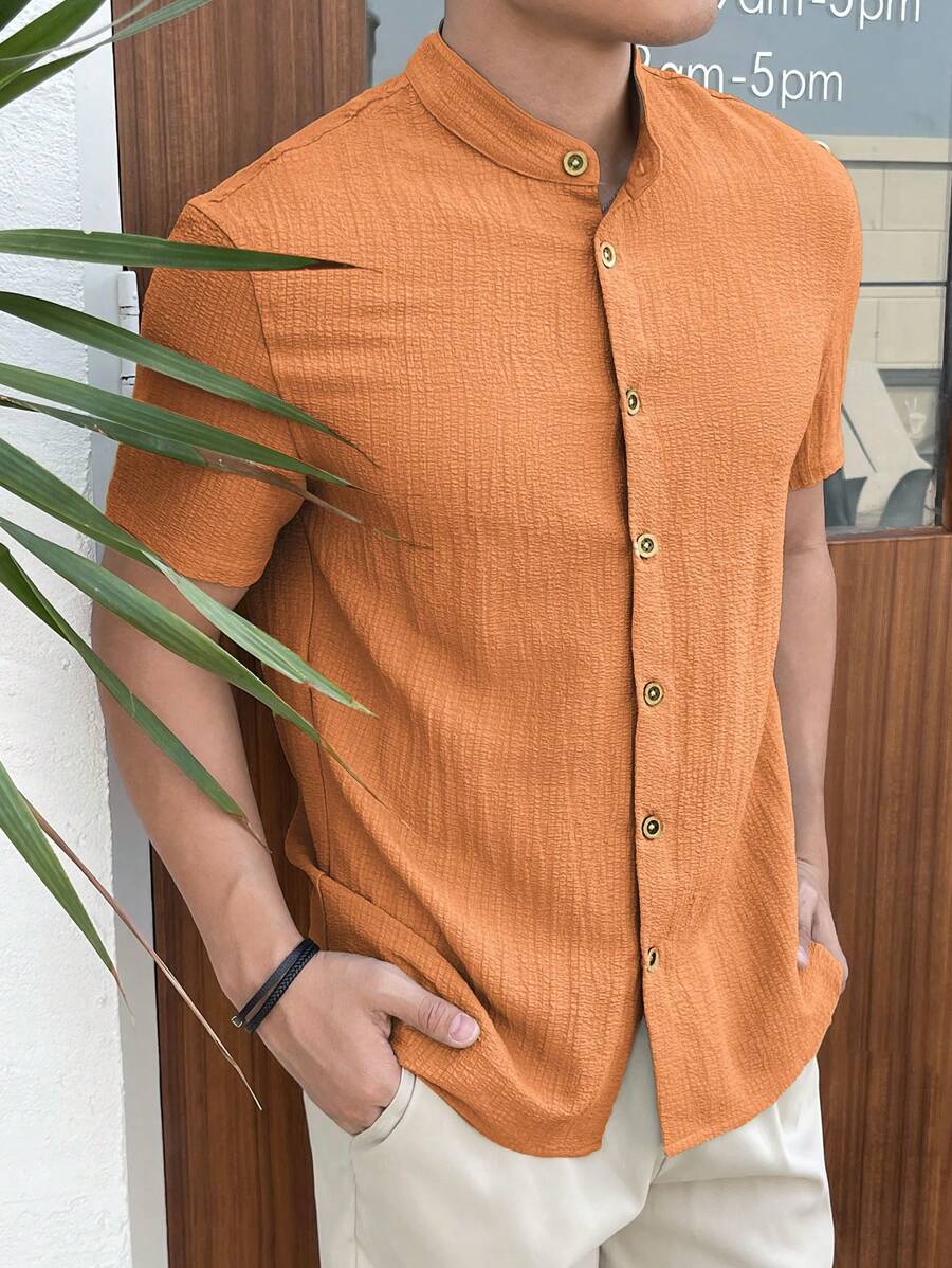 Chemise boutonnée classique à col chinois avec texture pour homme