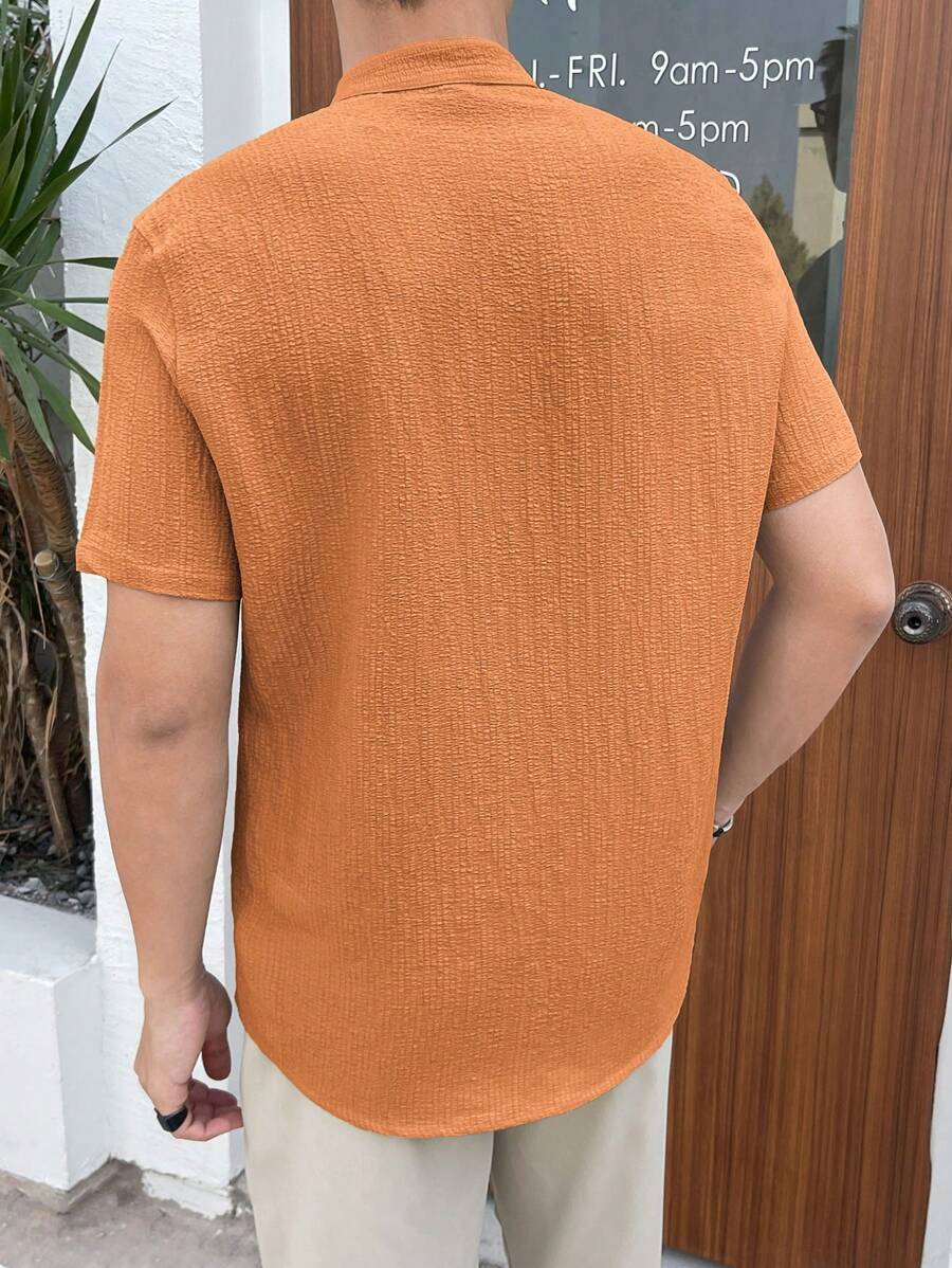 Chemise boutonnée classique à col chinois avec texture pour homme