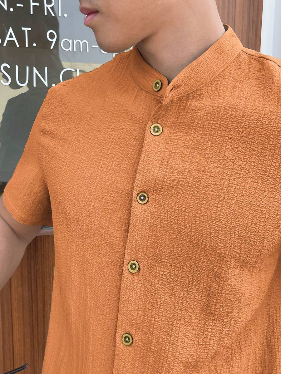 Chemise boutonnée classique à col chinois avec texture pour homme