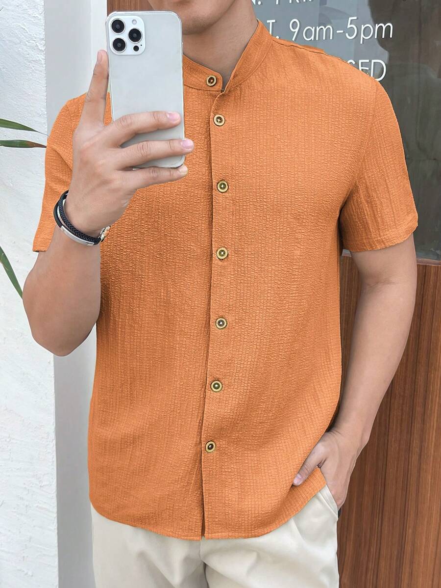 Chemise boutonnée classique à col chinois avec texture pour homme