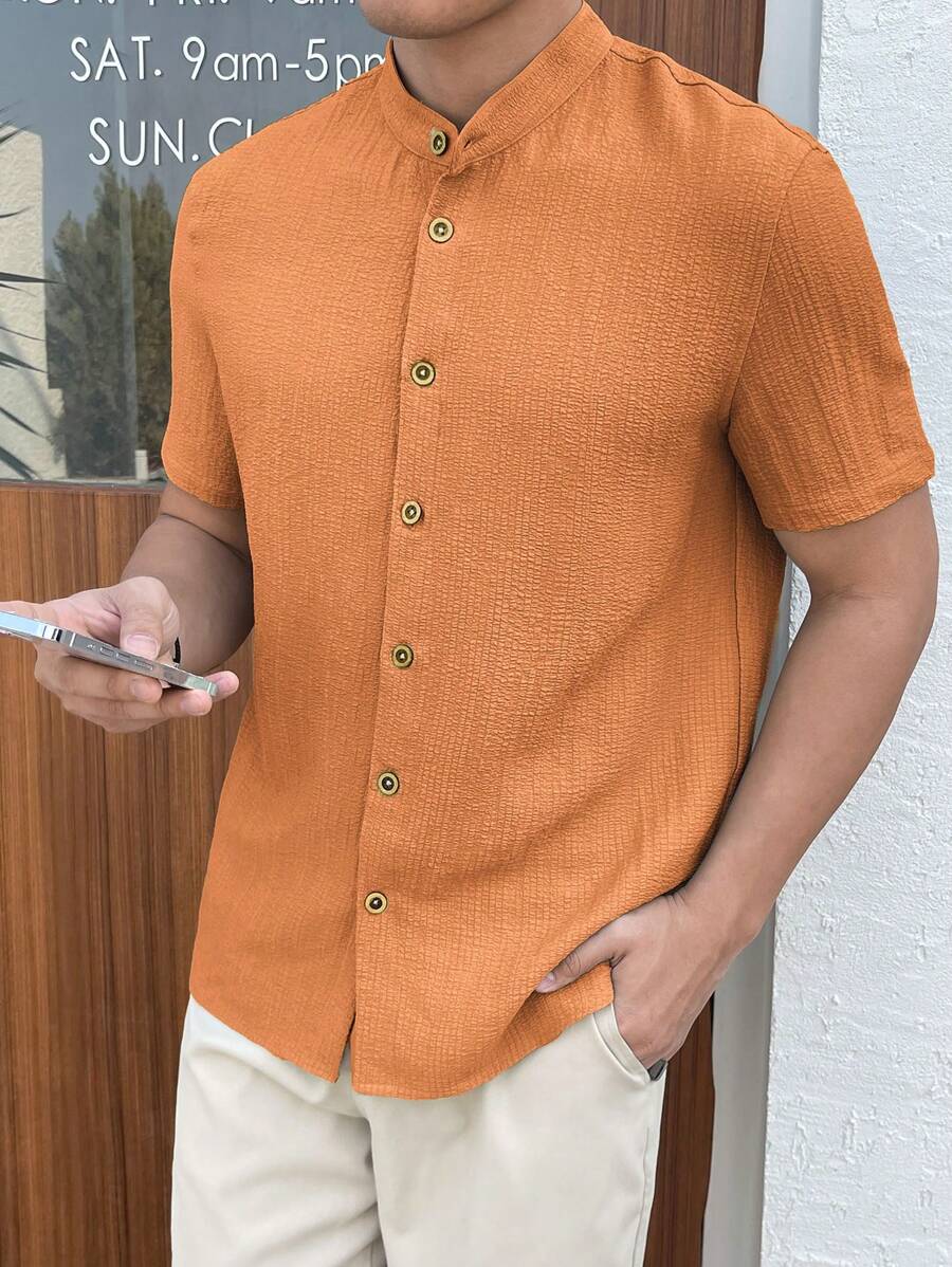 Chemise boutonnée classique à col chinois avec texture pour homme