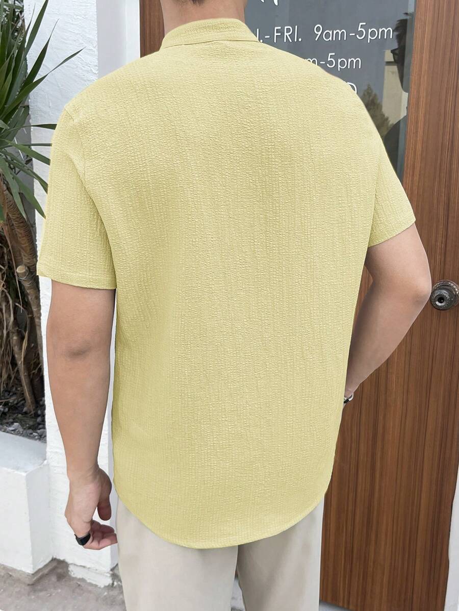 Chemise boutonnée classique à col chinois avec texture pour homme
