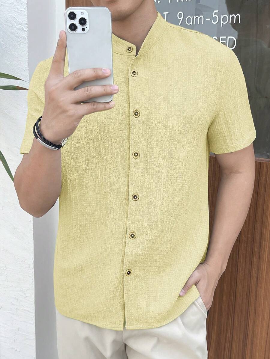 Chemise boutonnée classique à col chinois avec texture pour homme