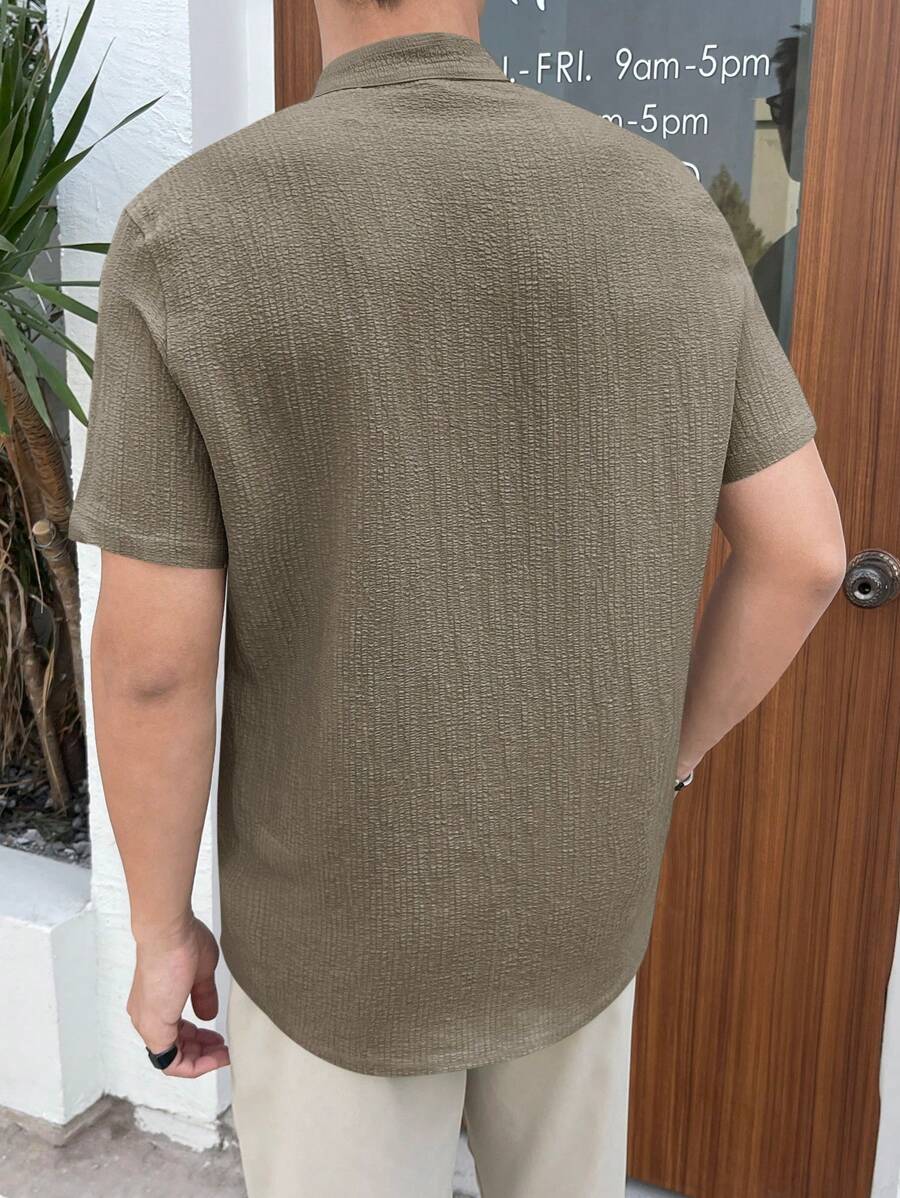 Chemise boutonnée classique à col chinois avec texture pour homme