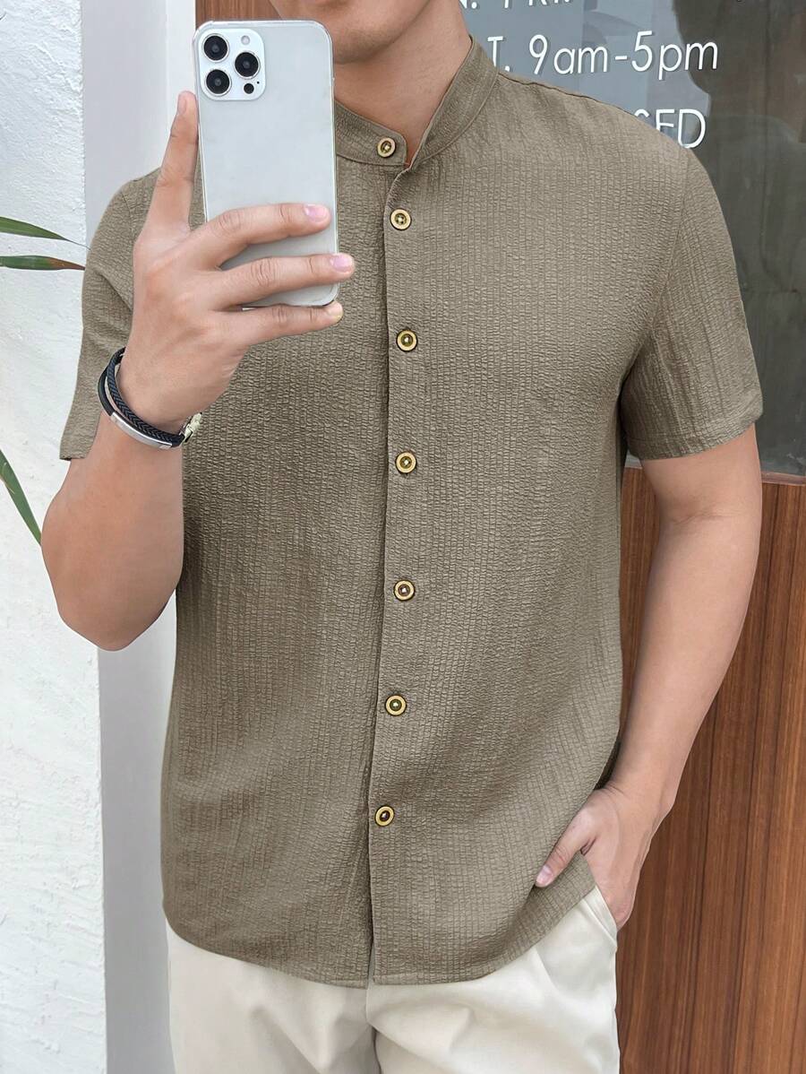 Chemise boutonnée classique à col chinois avec texture pour homme