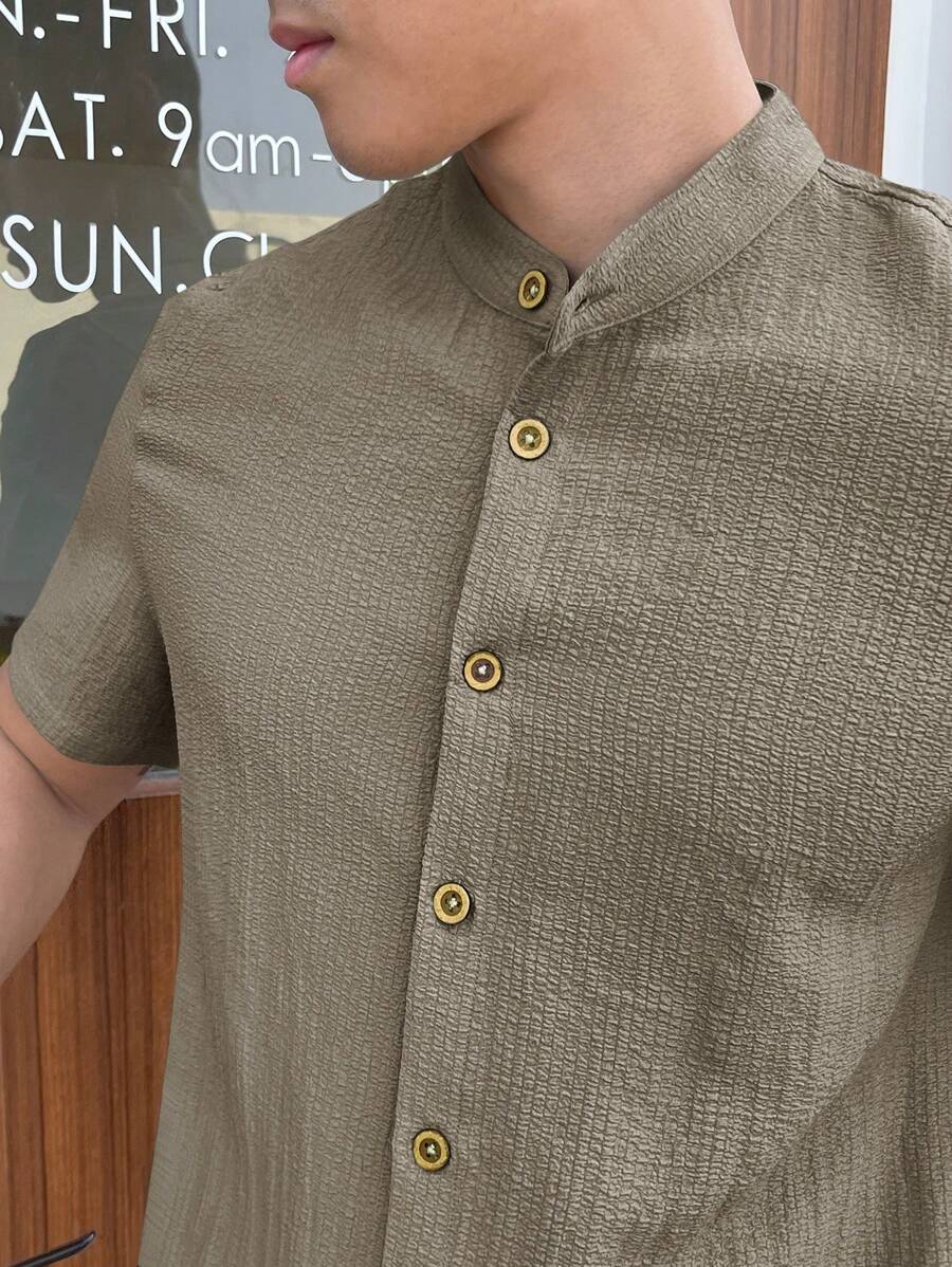 Chemise boutonnée classique à col chinois avec texture pour homme