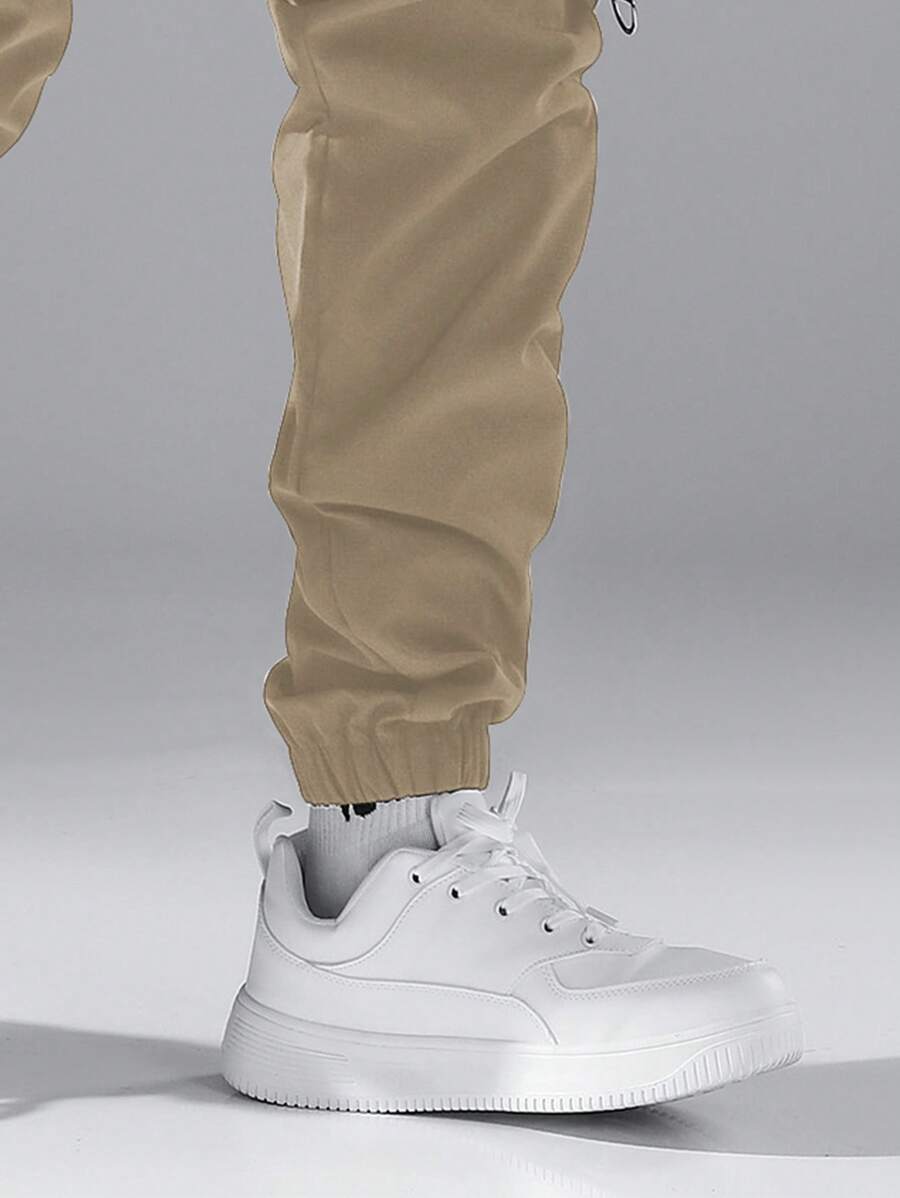 Pantalon cargo ample avec poches à rabat et cordons de serrage pour homme