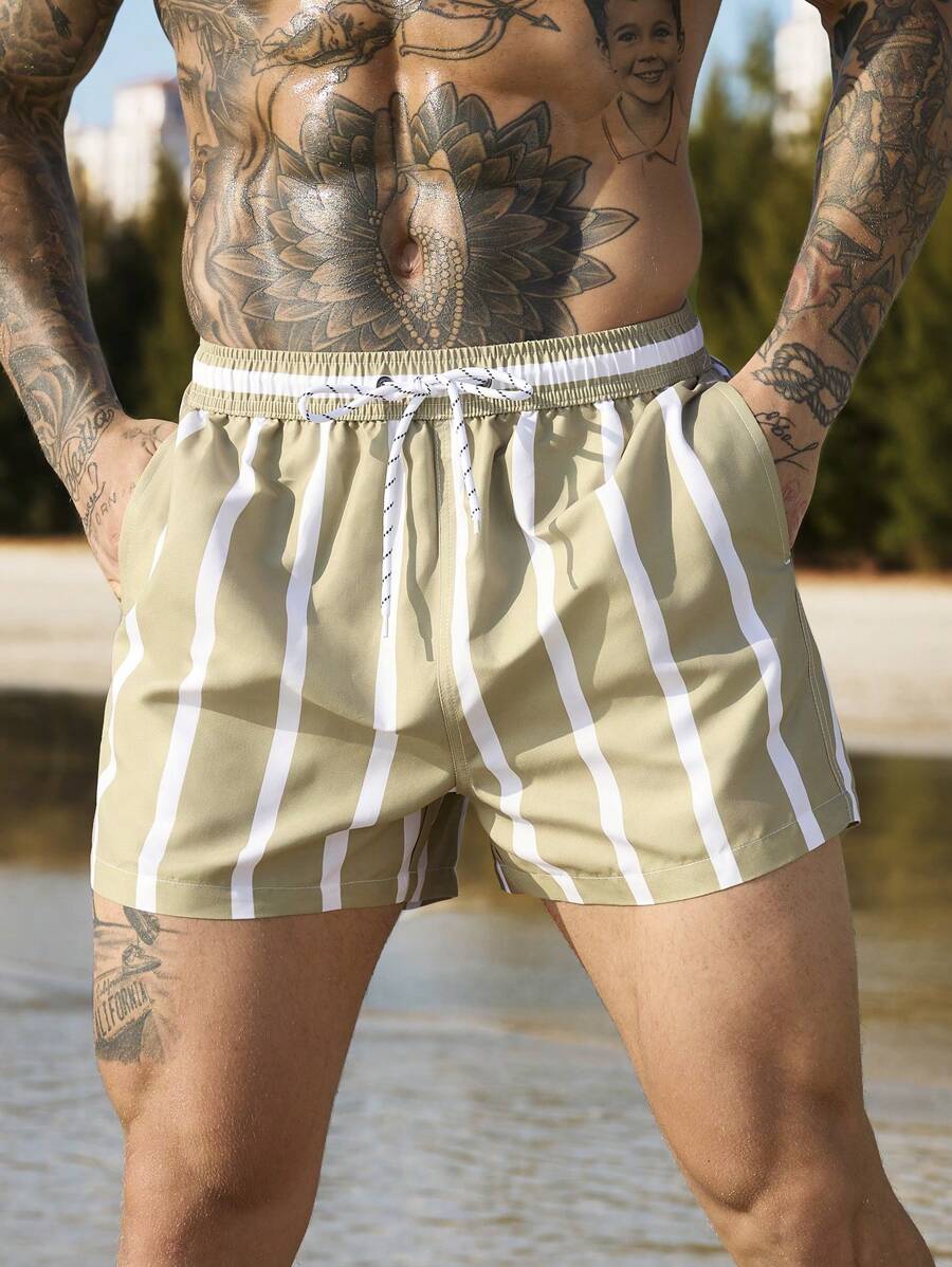 Short court rayé avec cordon de serrage et taille élastique pour homme