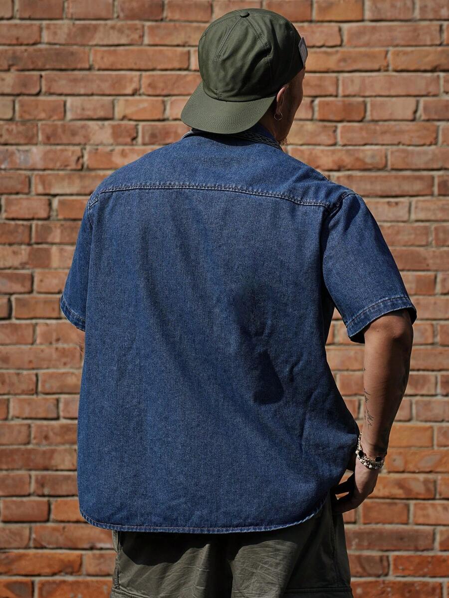 Chemise en jean décontractée à motif estival avec bouton sur le devant pour homme