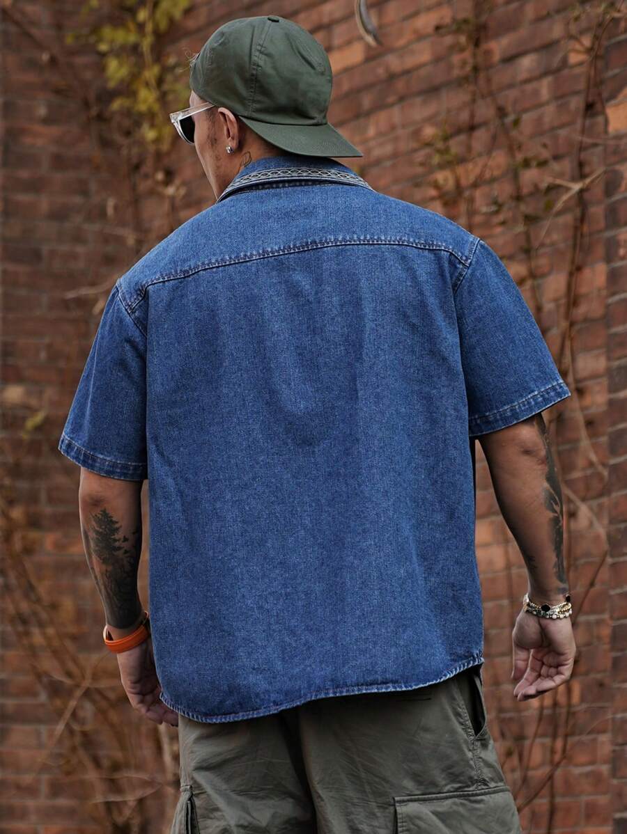 Chemise en jean décontractée à motif estival avec bouton sur le devant pour homme
