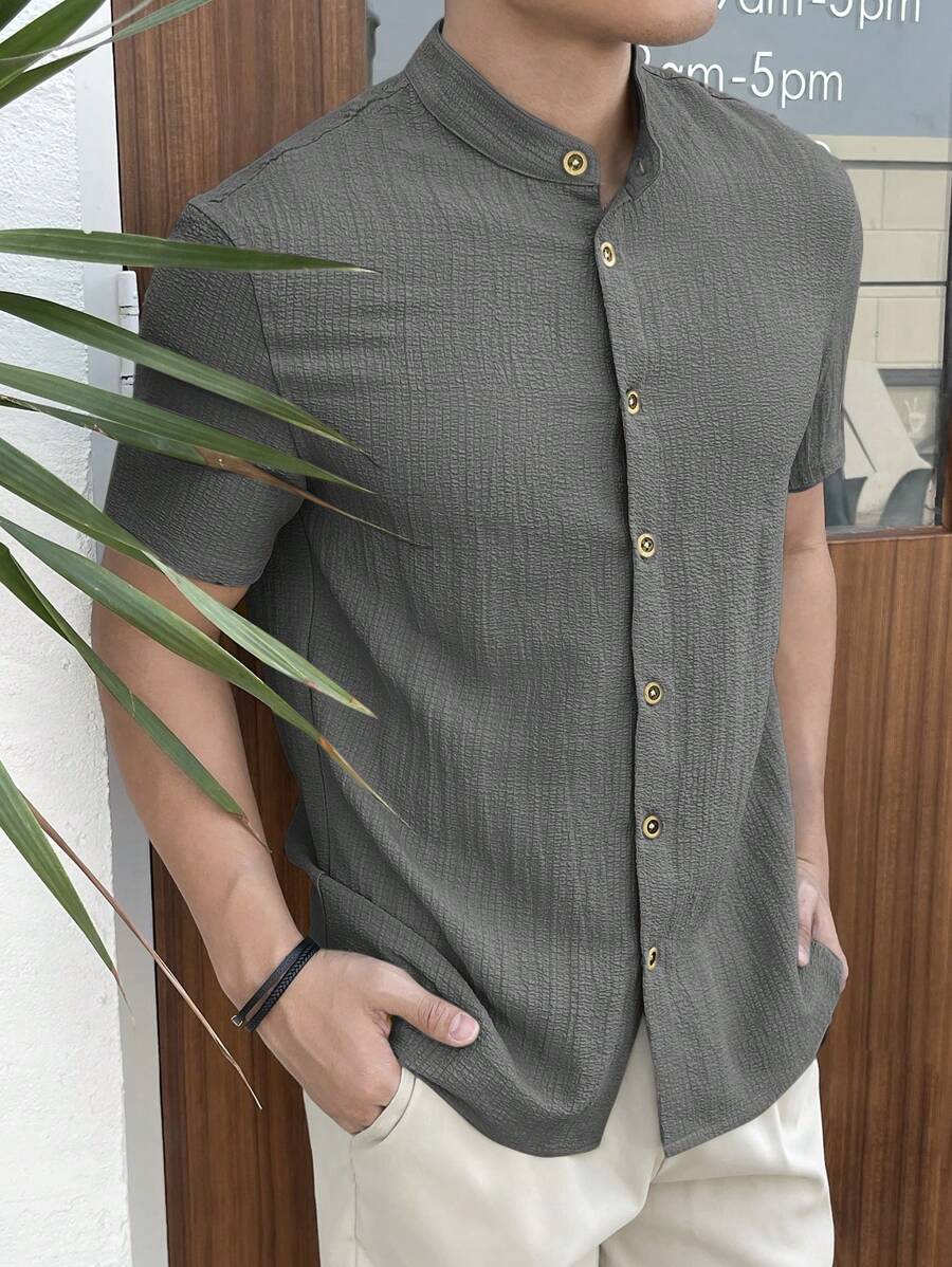 Chemise boutonnée classique à col chinois avec texture pour homme