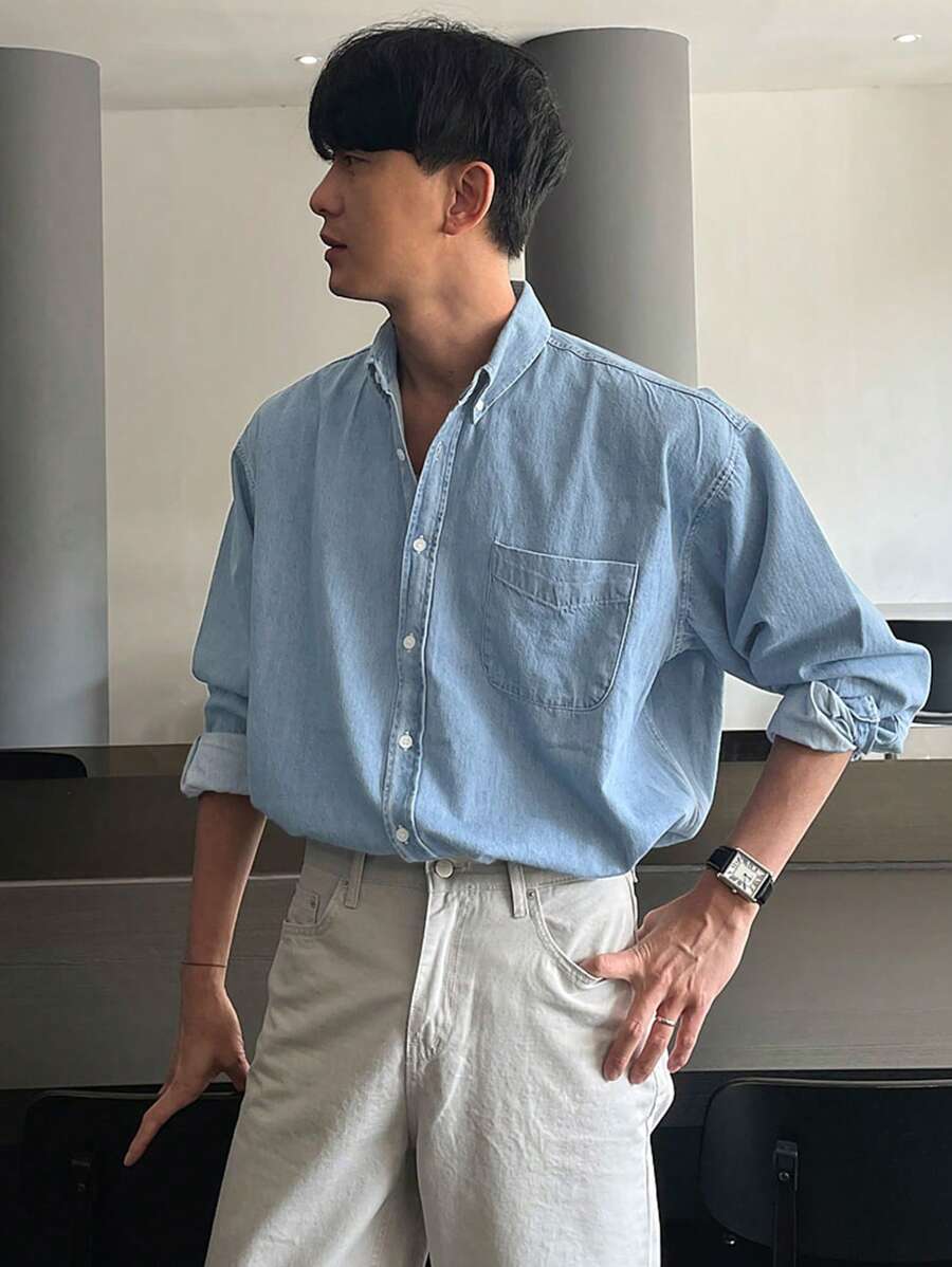 Chemise en jean boutonnée coupe classique avec poche plaquée pour homme