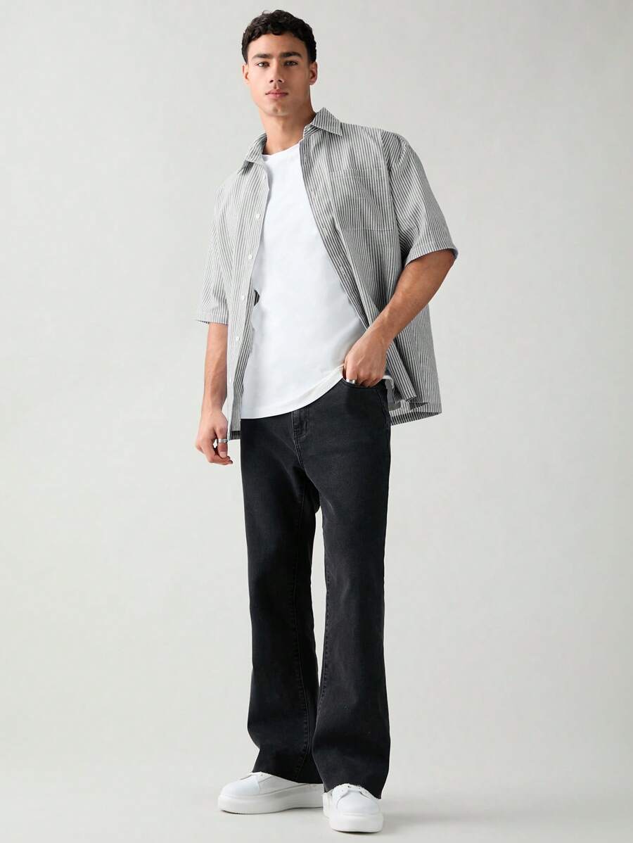 Chemise boutonnée à manches courtes et rayures tissées avec poche poitrine