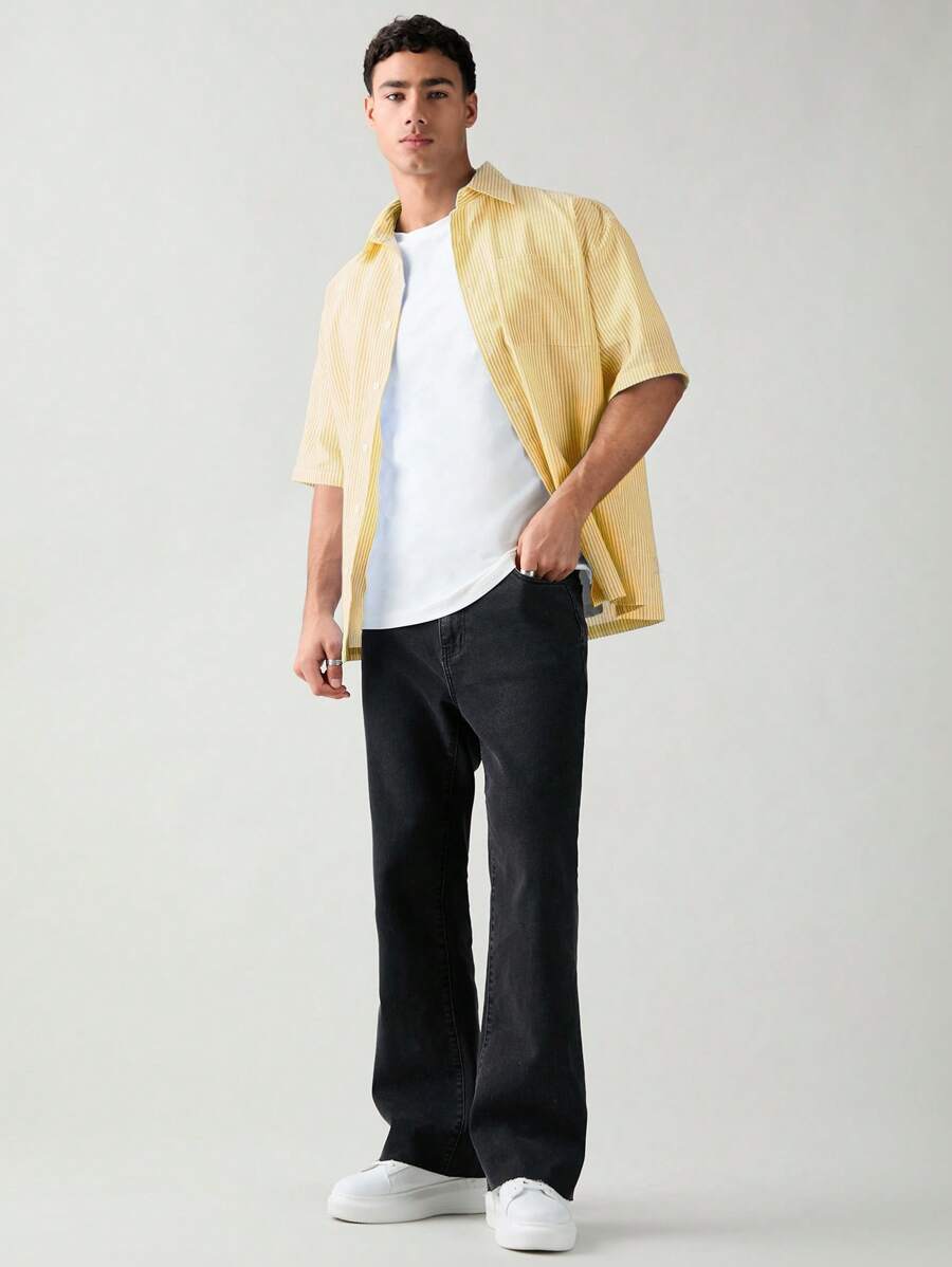 Chemise boutonnée à manches courtes et rayures tissées avec poche poitrine