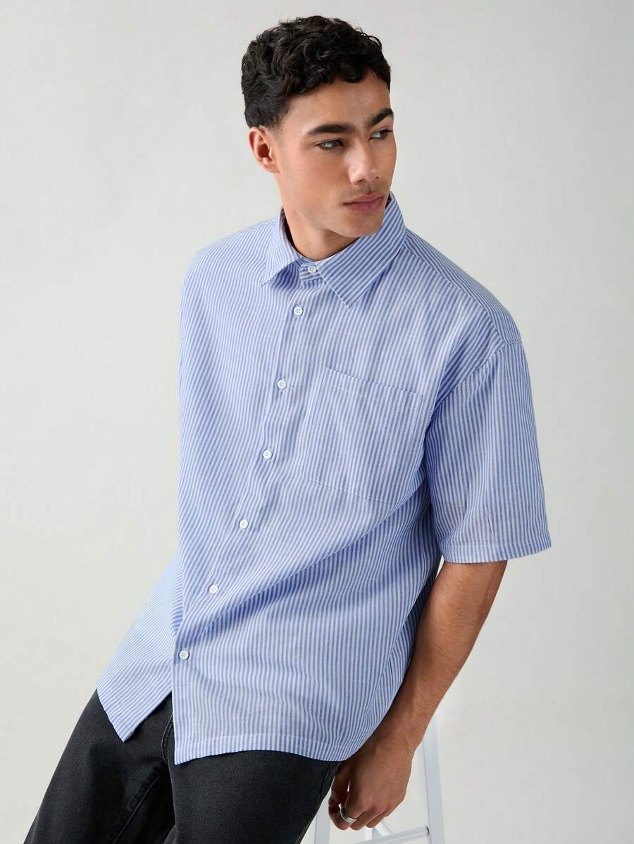 Chemise boutonnée à manches courtes et rayures tissées avec poche poitrine