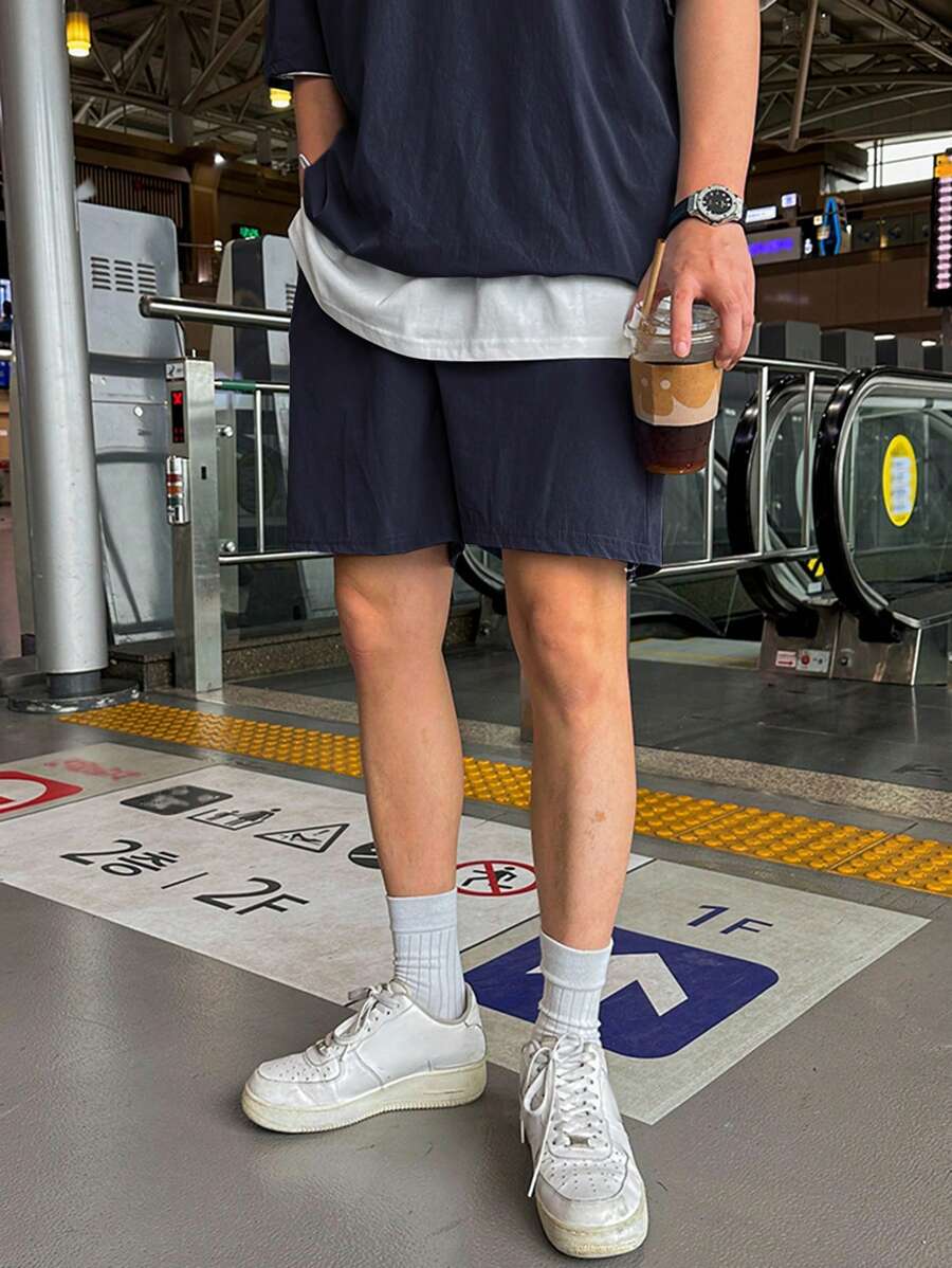 Moderne et décontracté deux ensembles, chemise zippée et short – Tenue d'été
