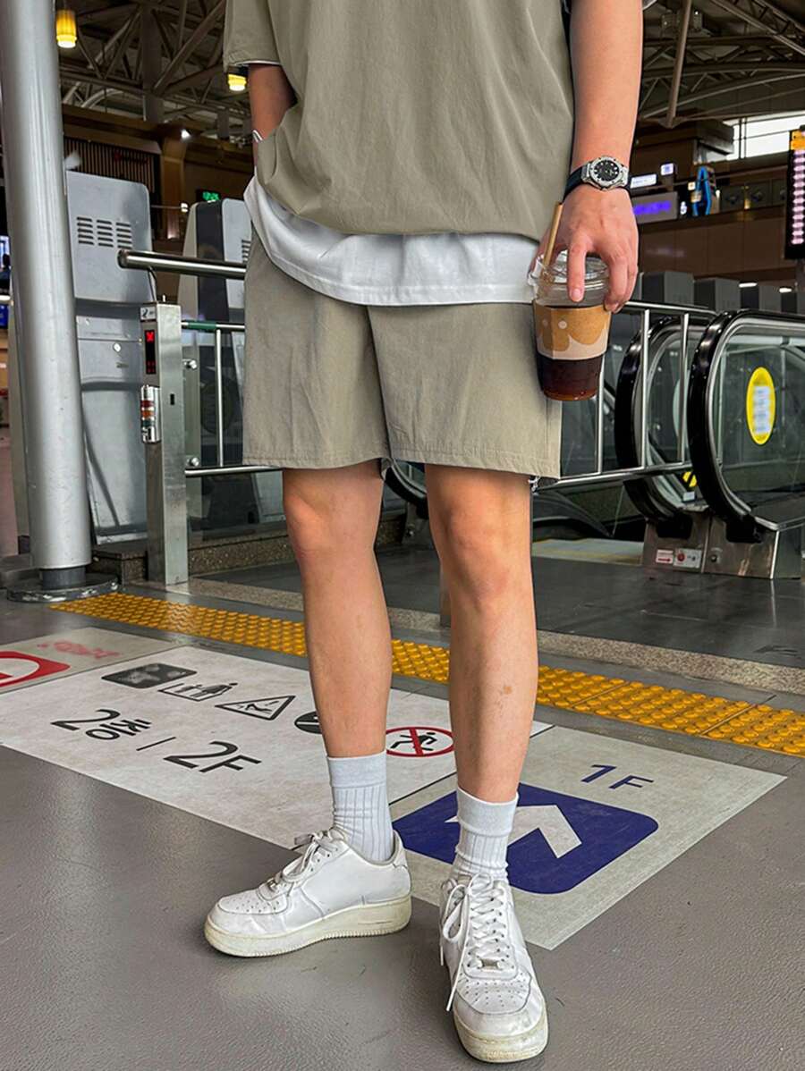 Moderne et décontracté deux ensembles, chemise zippée et short – Tenue d'été