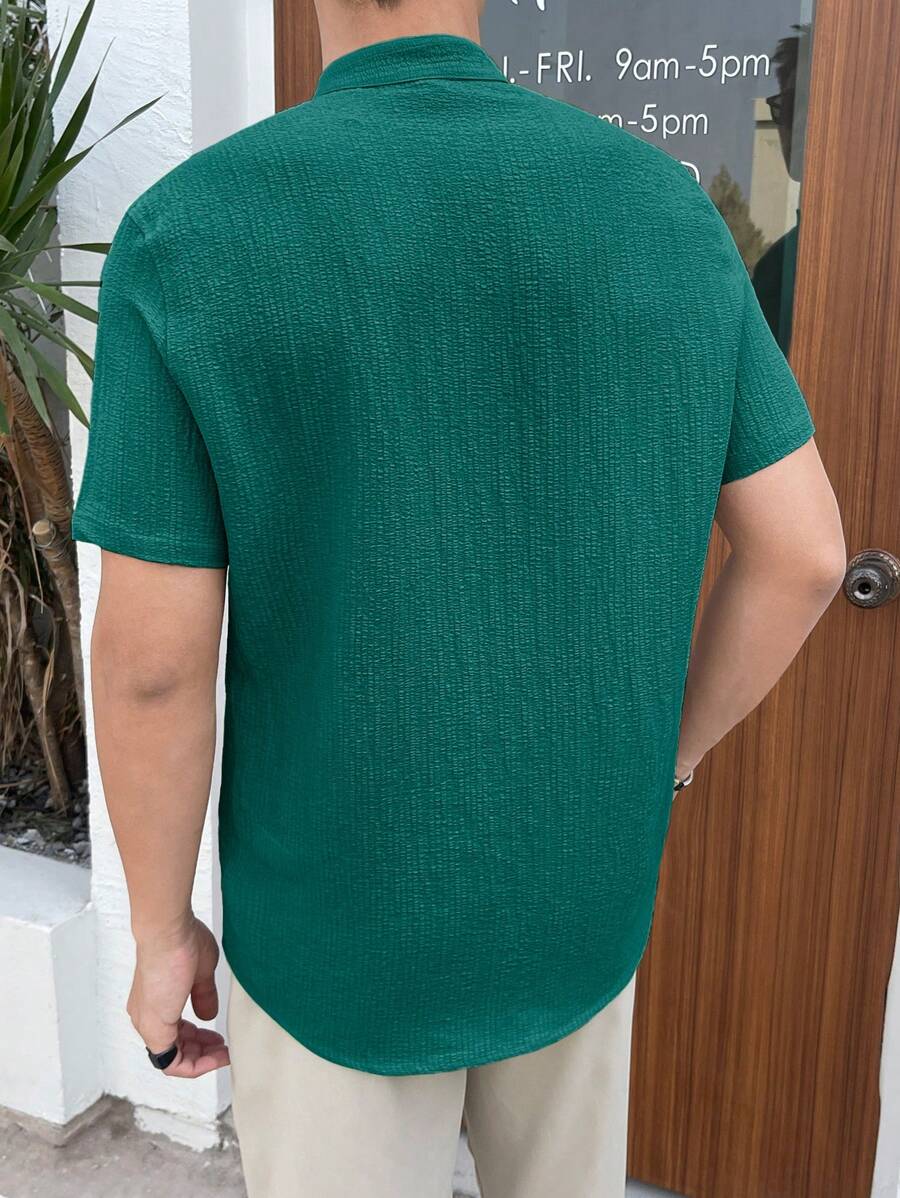 Chemise boutonnée classique à col chinois avec texture pour homme