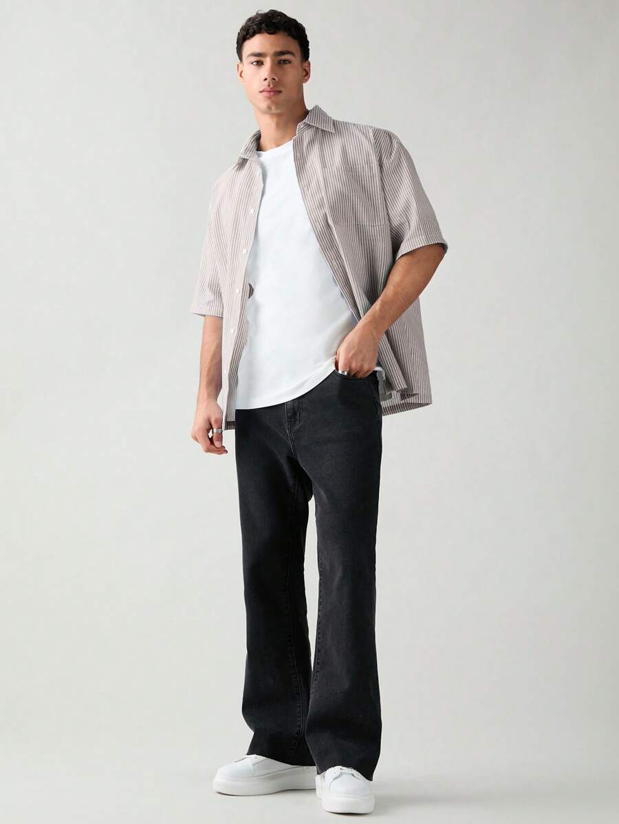 Chemise boutonnée à manches courtes et rayures tissées avec poche poitrine