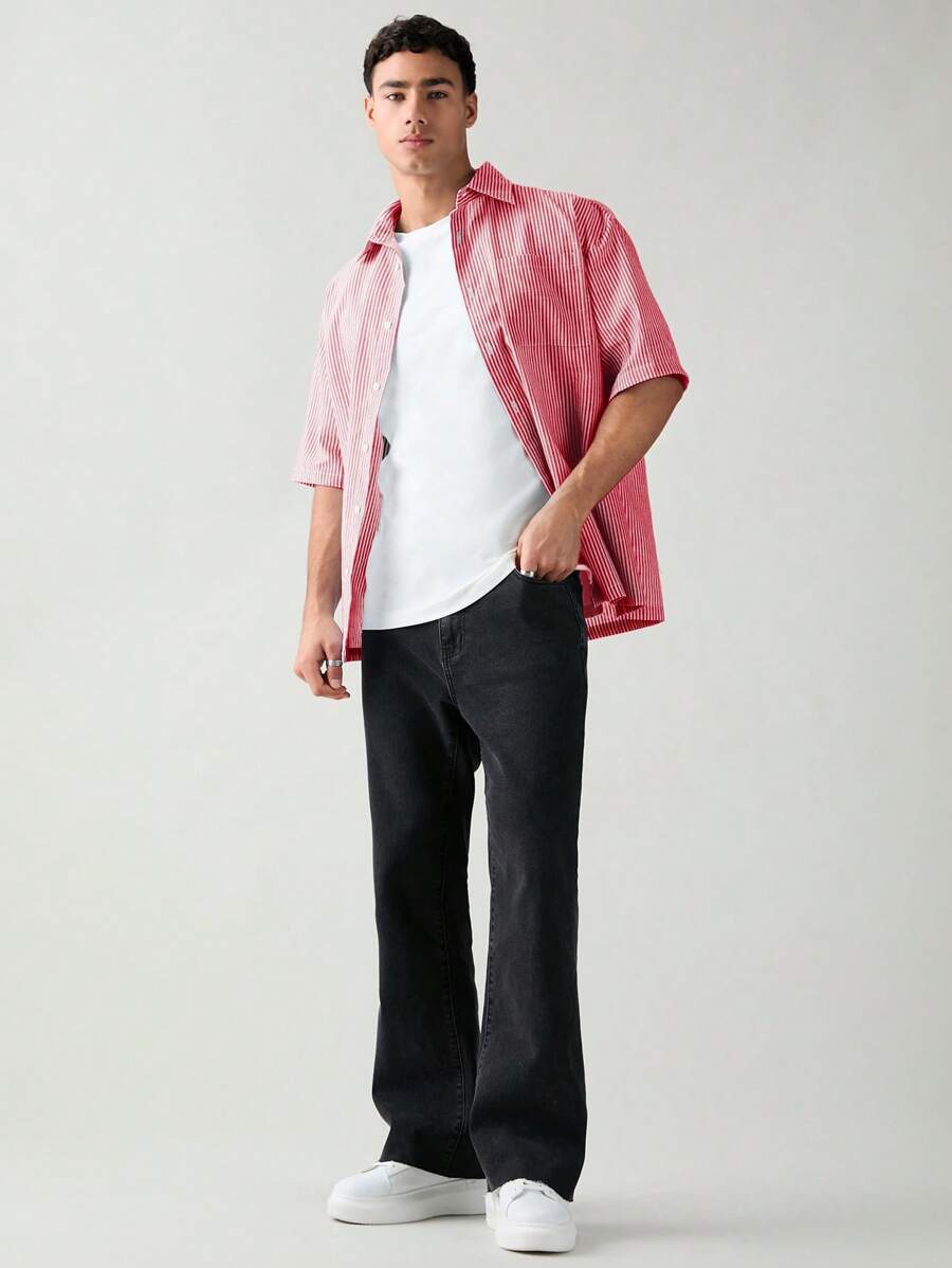 Chemise boutonnée à manches courtes et rayures tissées avec poche poitrine