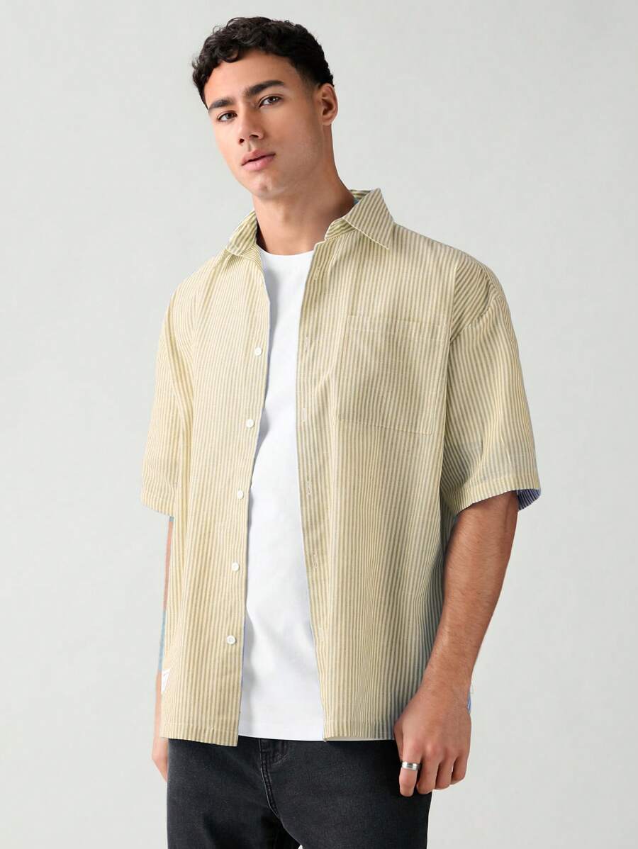 Chemise boutonnée à manches courtes et rayures tissées avec poche poitrine